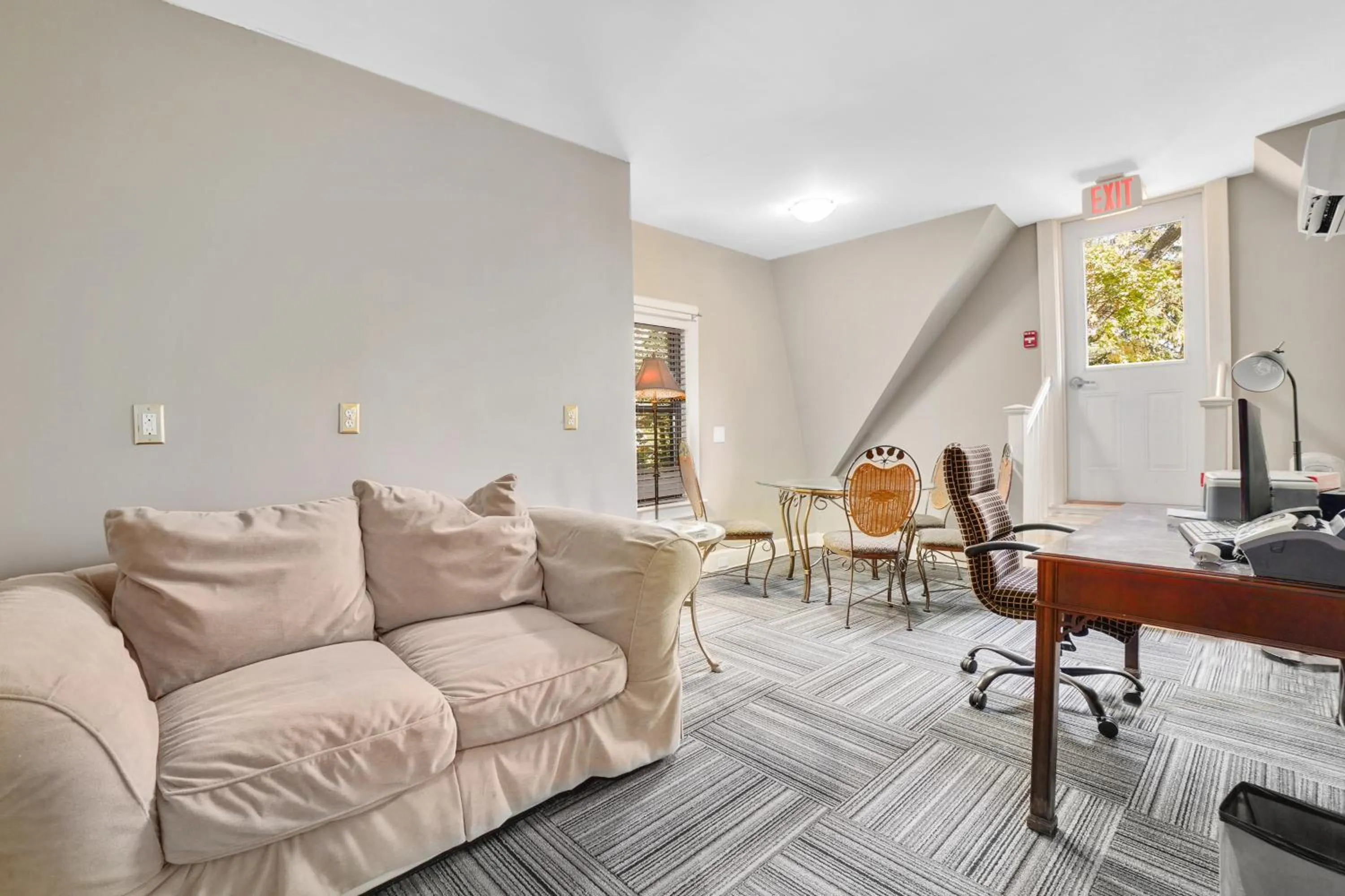 Meeting/conference room in DeBary Inn