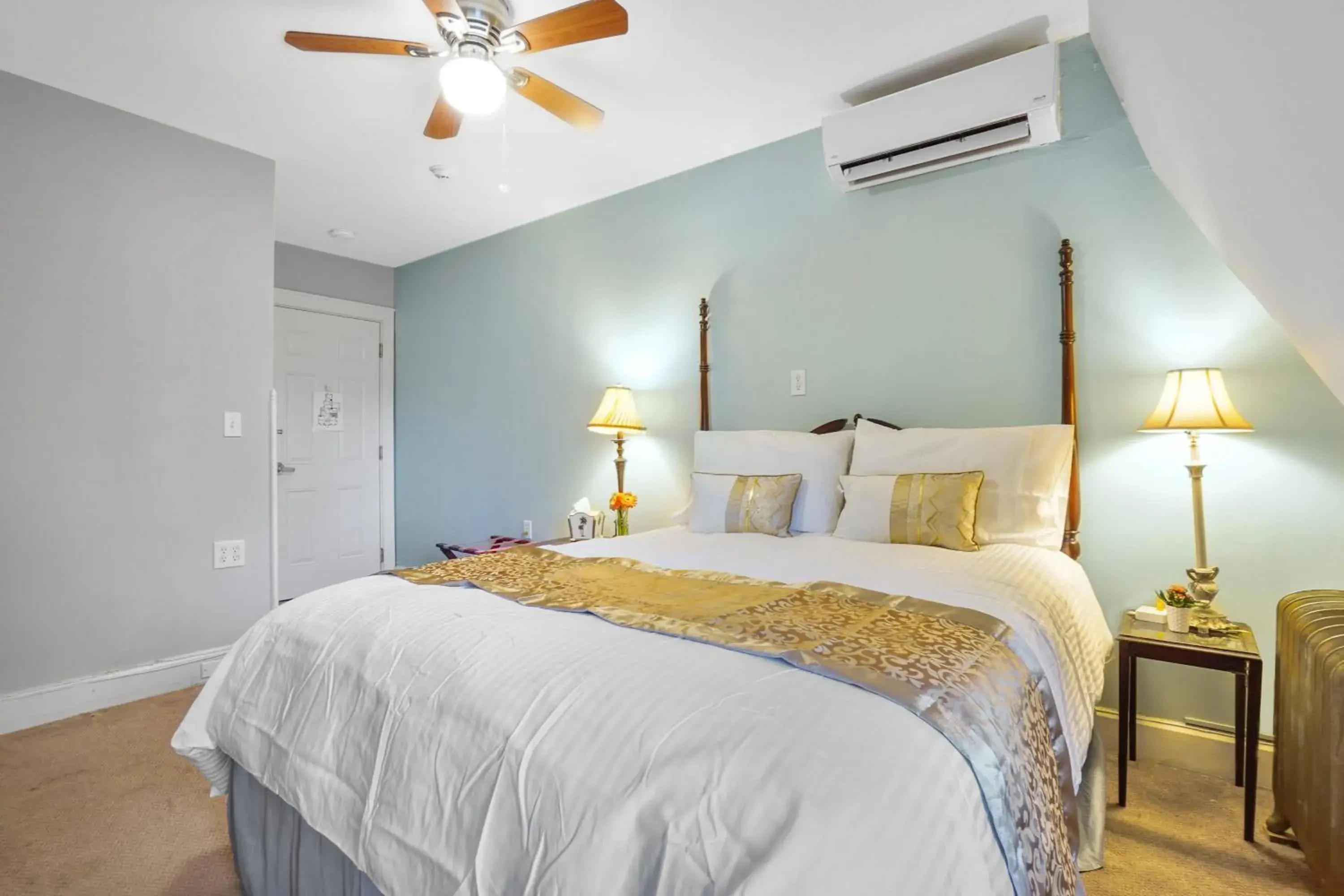 Bed in DeBary Inn Bed in DeBary Inn