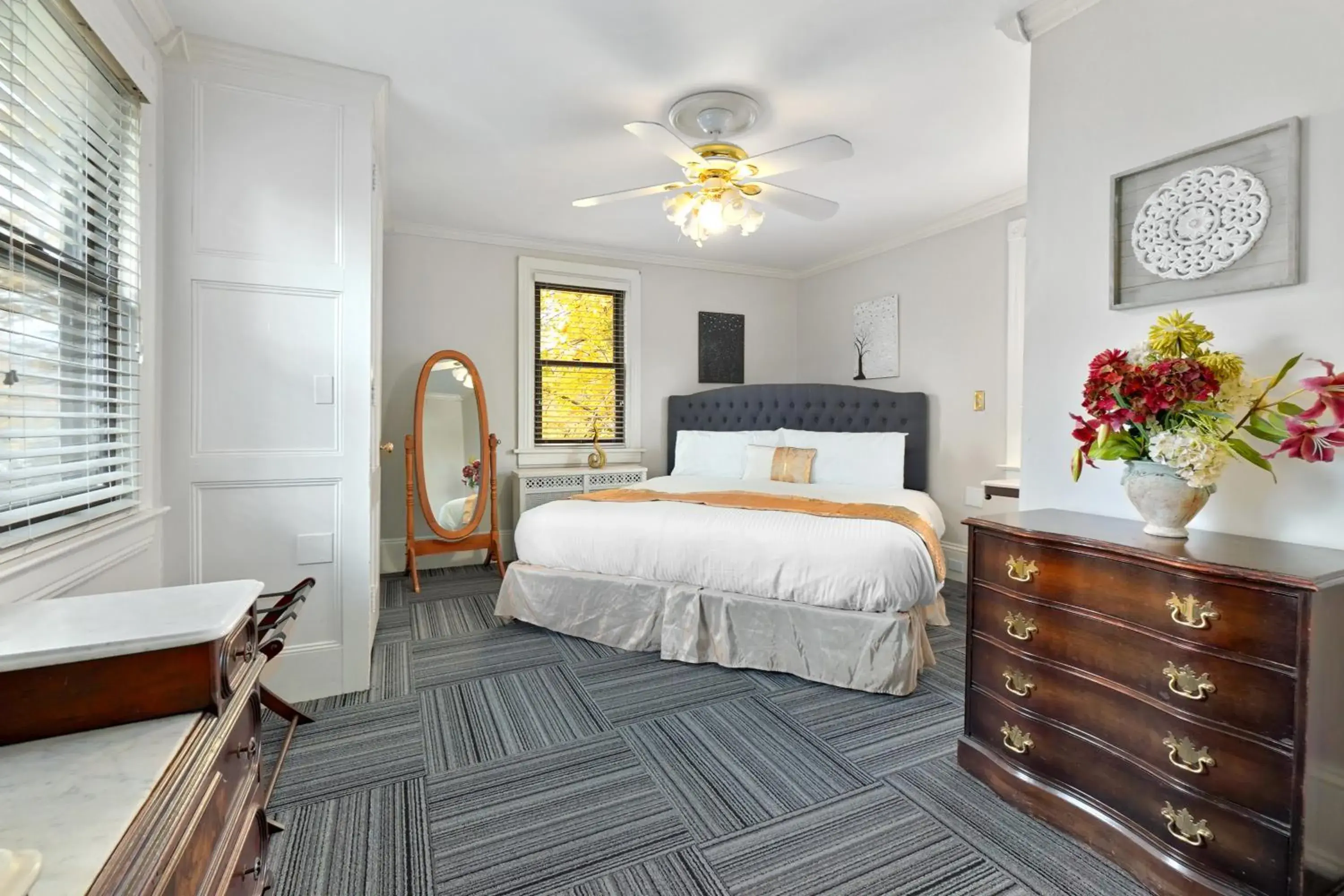 Bed in DeBary Inn Bed in DeBary Inn