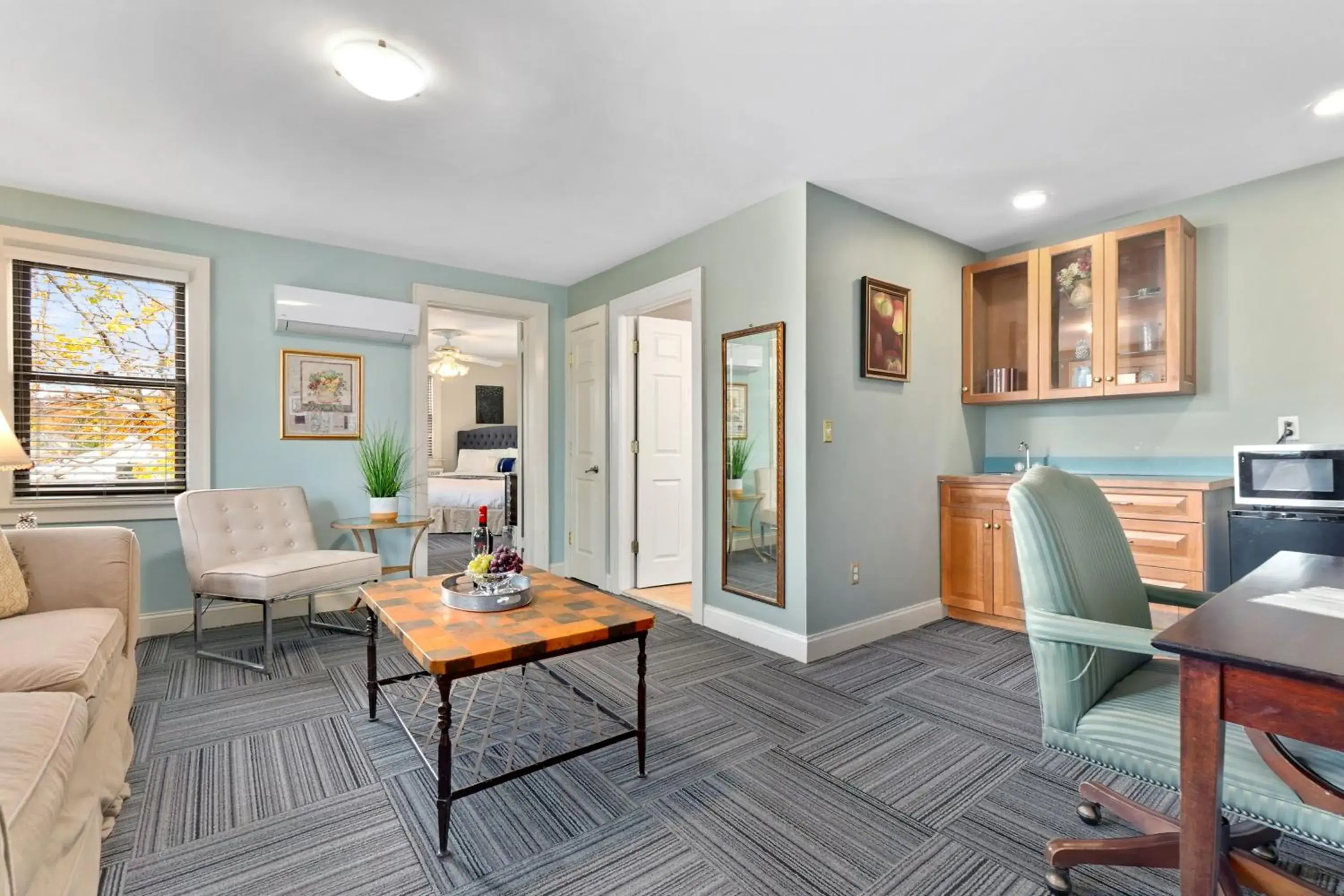 Living room in DeBary Inn Living room in DeBary Inn