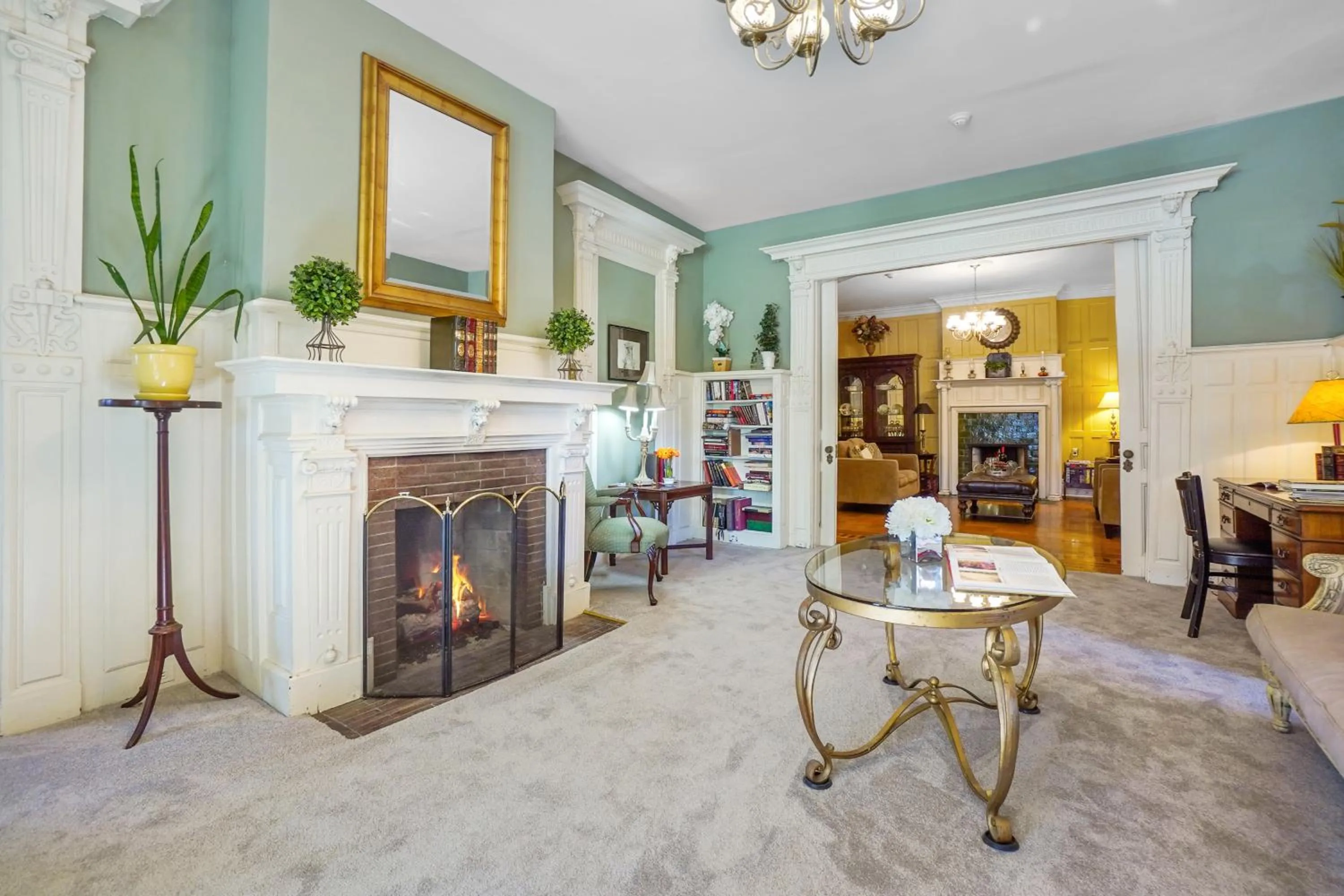 Library in DeBary Inn