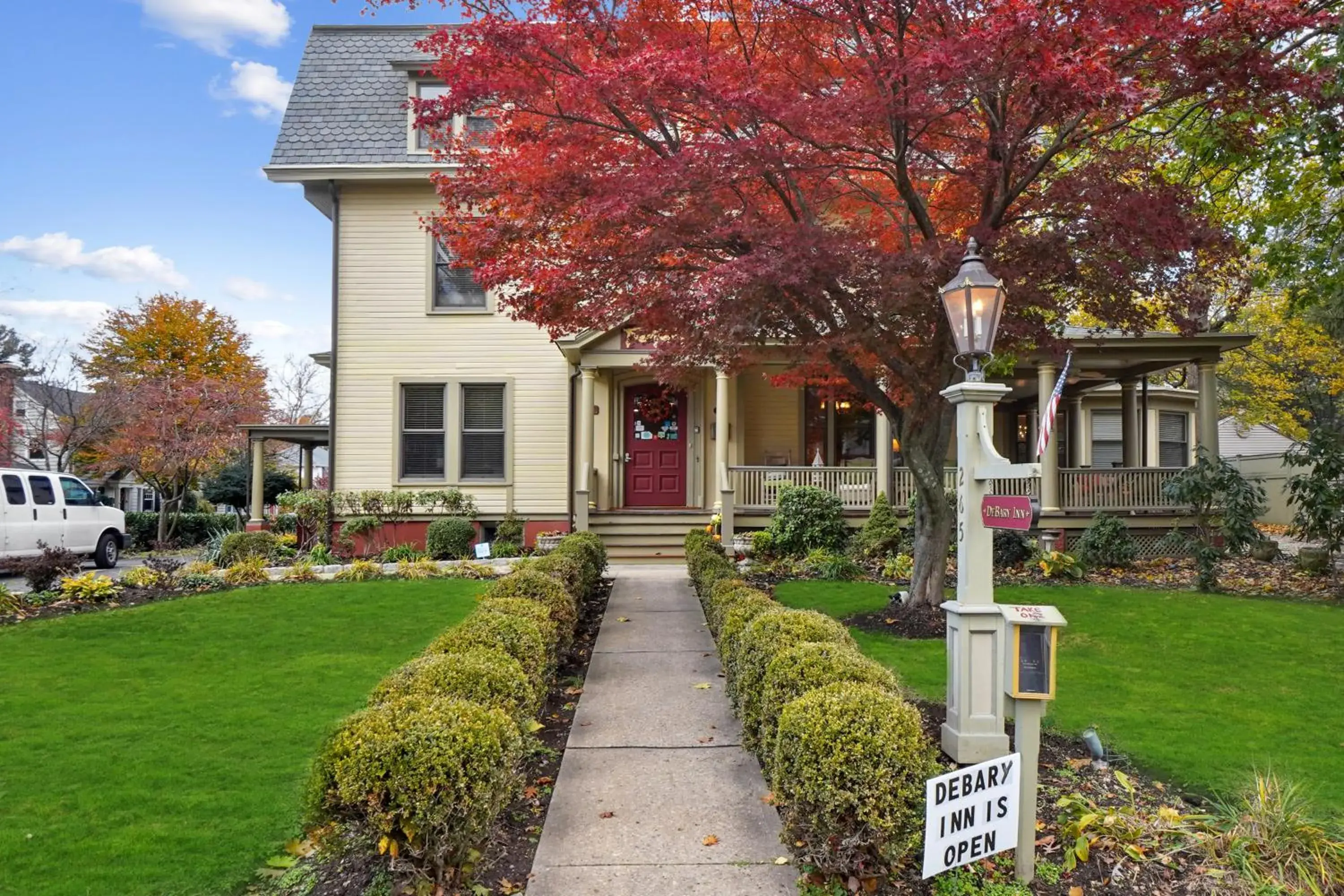 Property building in DeBary Inn Property building in DeBary Inn