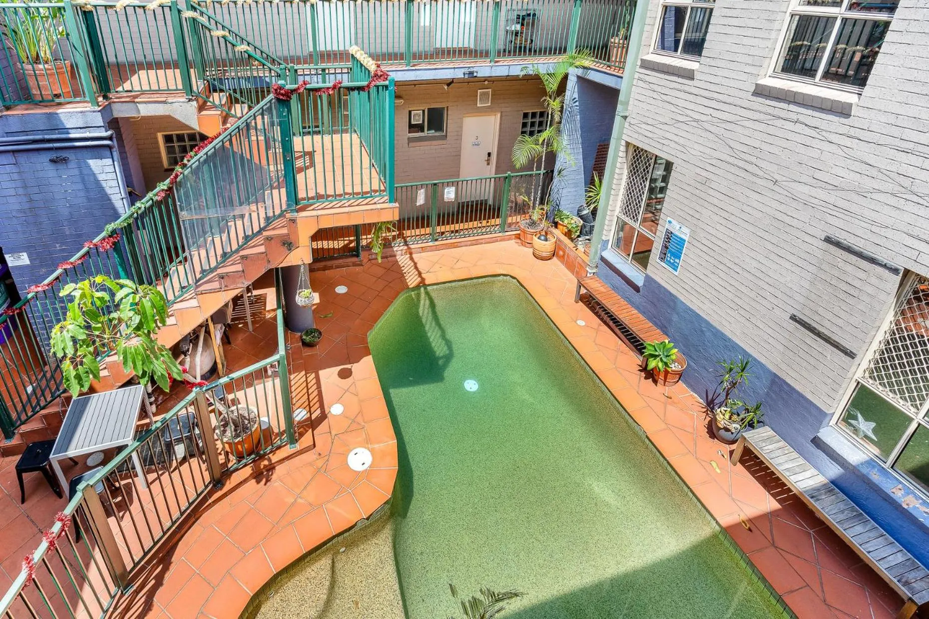 Swimming pool in Newtown Backpackers