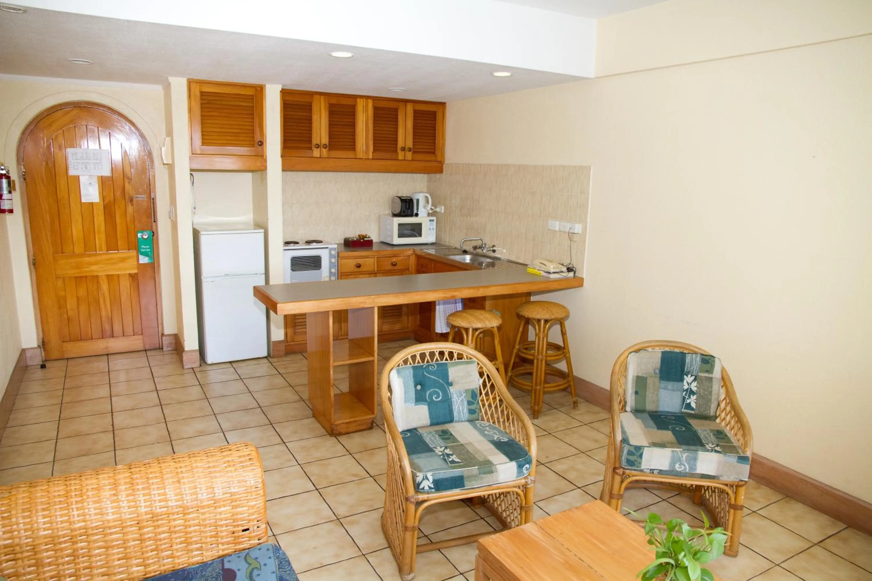 Kitchen or kitchenette in Tanoa Apartments