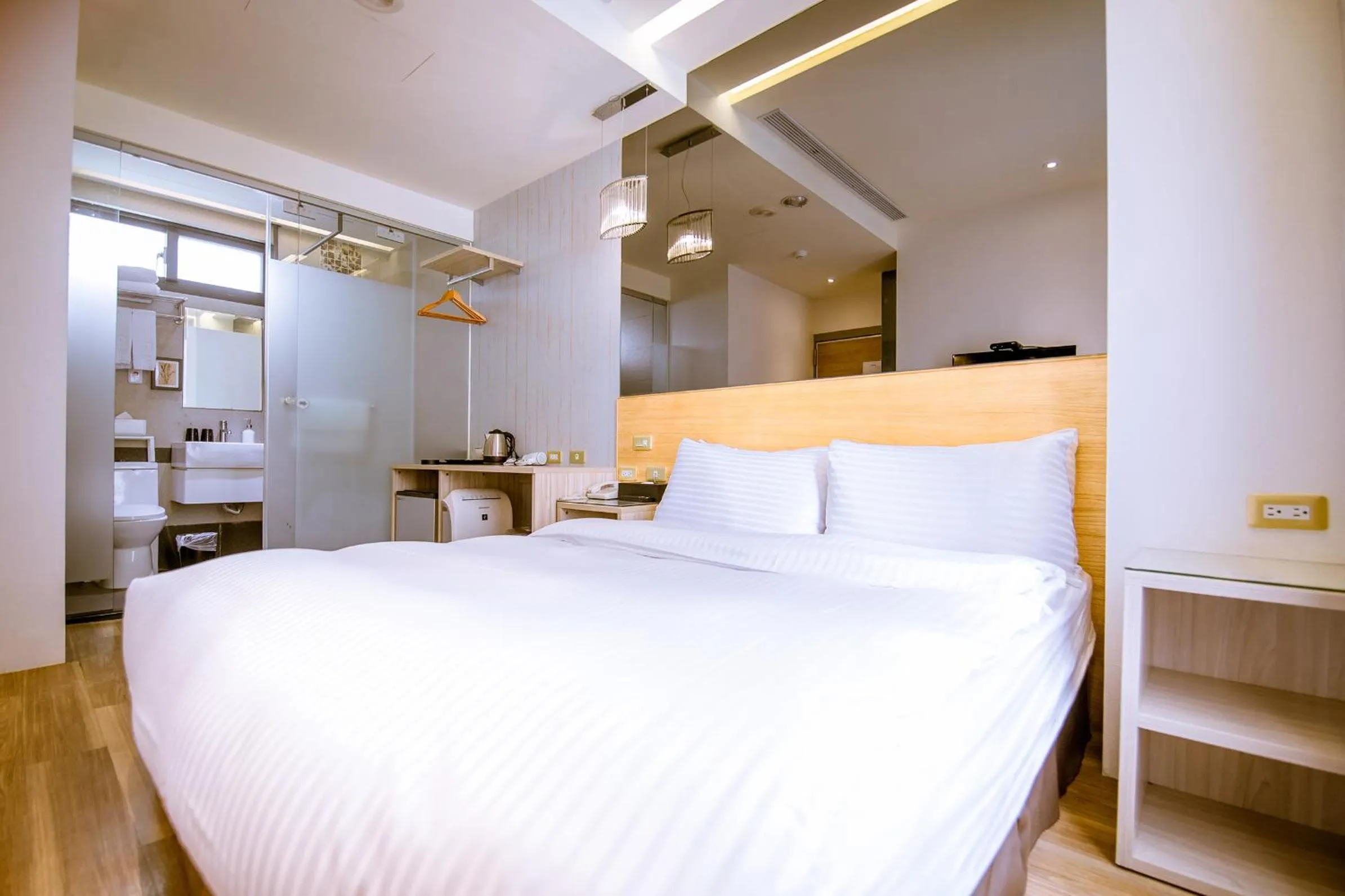 Bed in CHECK inn Express Taichung FuXing Hall 2