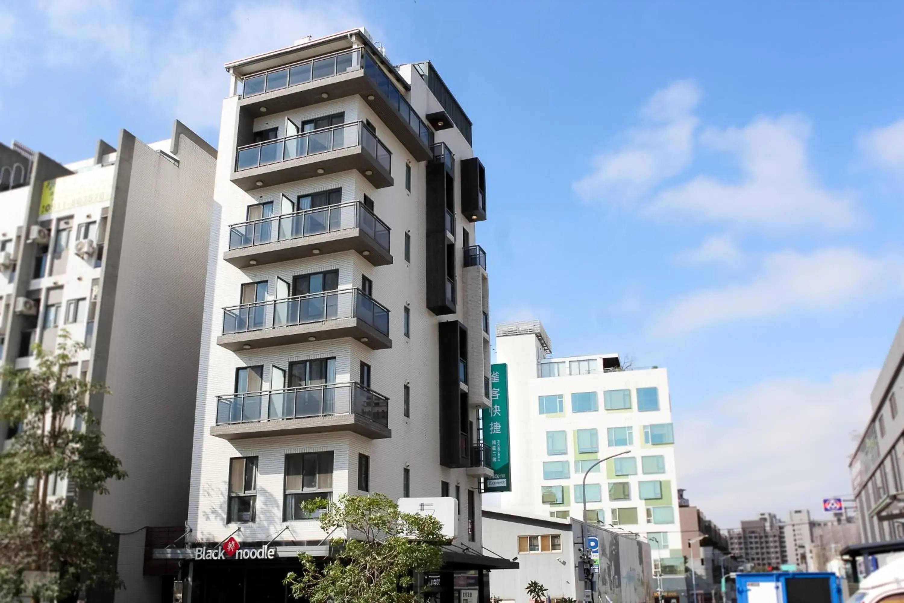 Property building in CHECK inn Express Taichung FuXing Hall 2 Property building in CHECK inn Express Taichung FuXing Hall 2