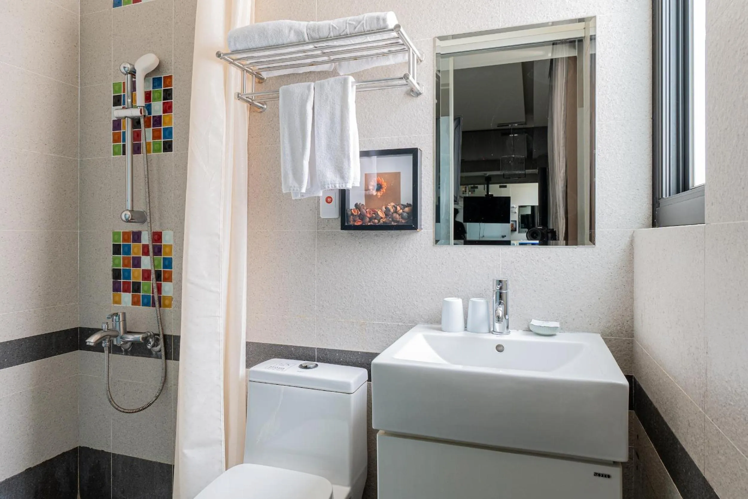 Shower in CHECK inn Express Taichung FuXing Hall 2