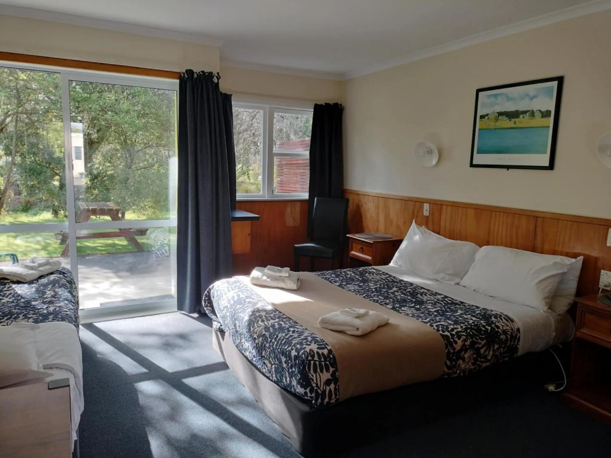 Bed in Otaki Motel