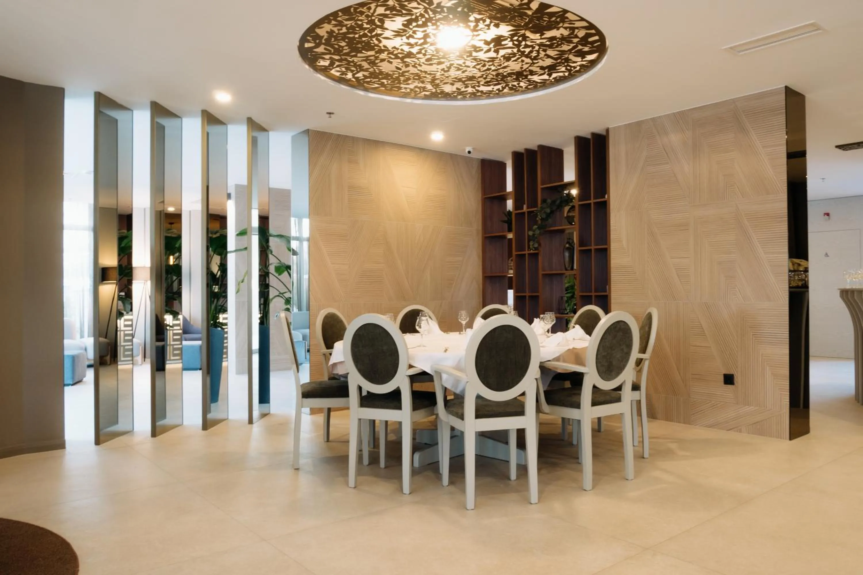 Restaurant/places to eat in Hotel Fanat