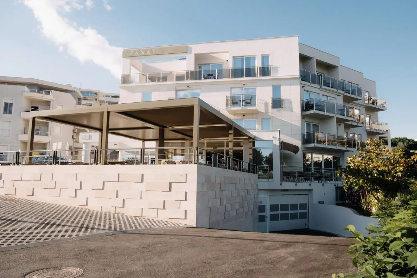 Property building in Hotel Fanat Property building in Hotel Fanat