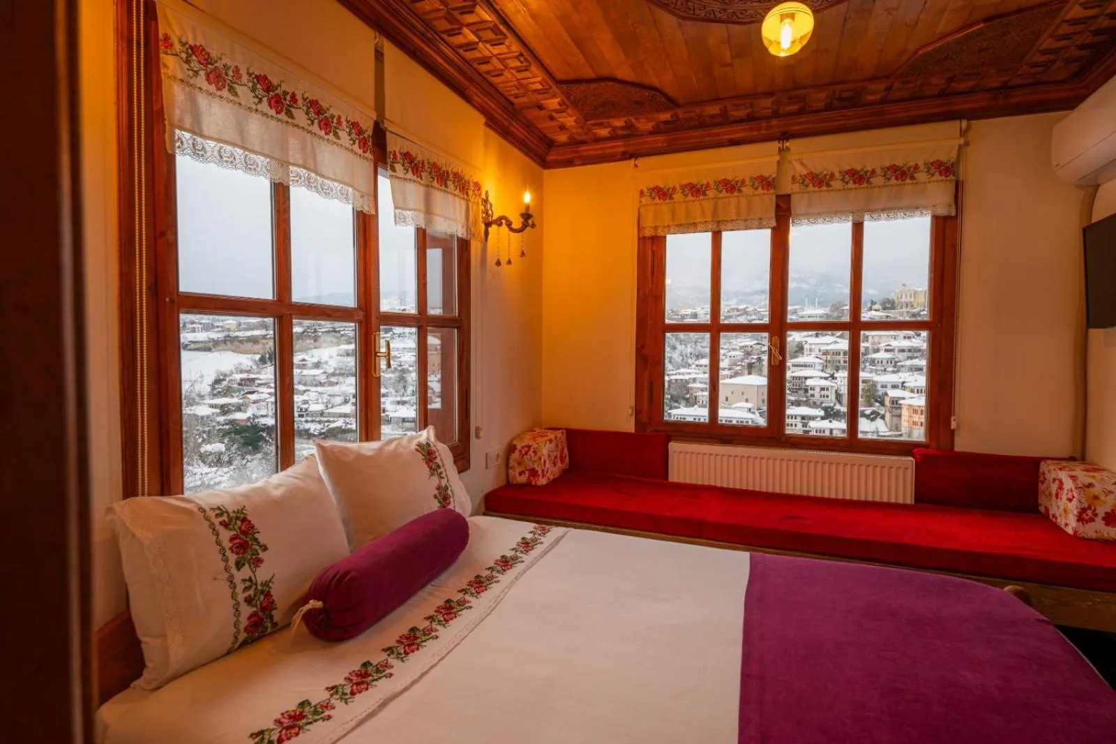 Photo of the whole room, Bed in Manzara Konak Otel