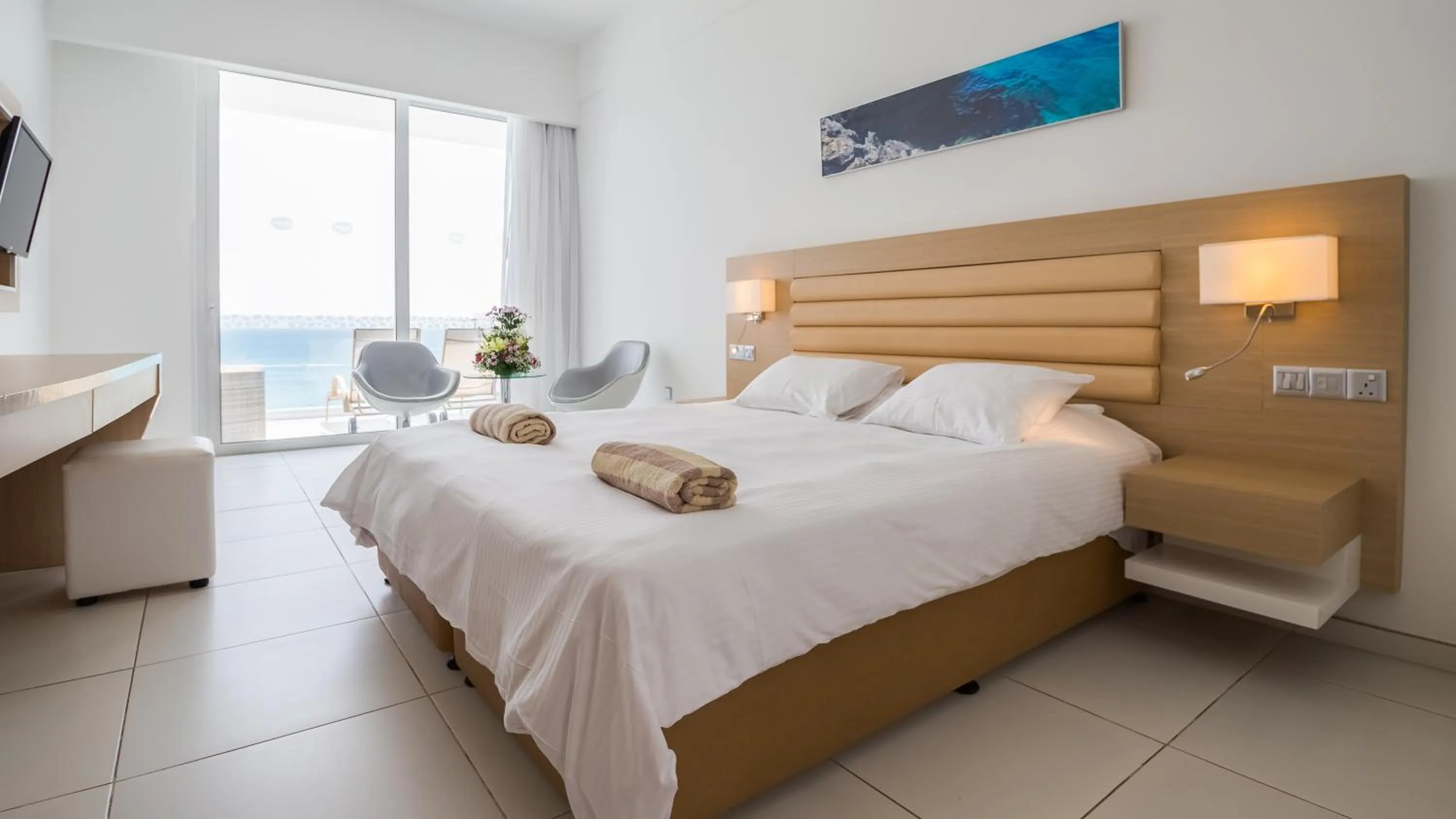 Bedroom, Bed in Vrissaki Beach Hotel