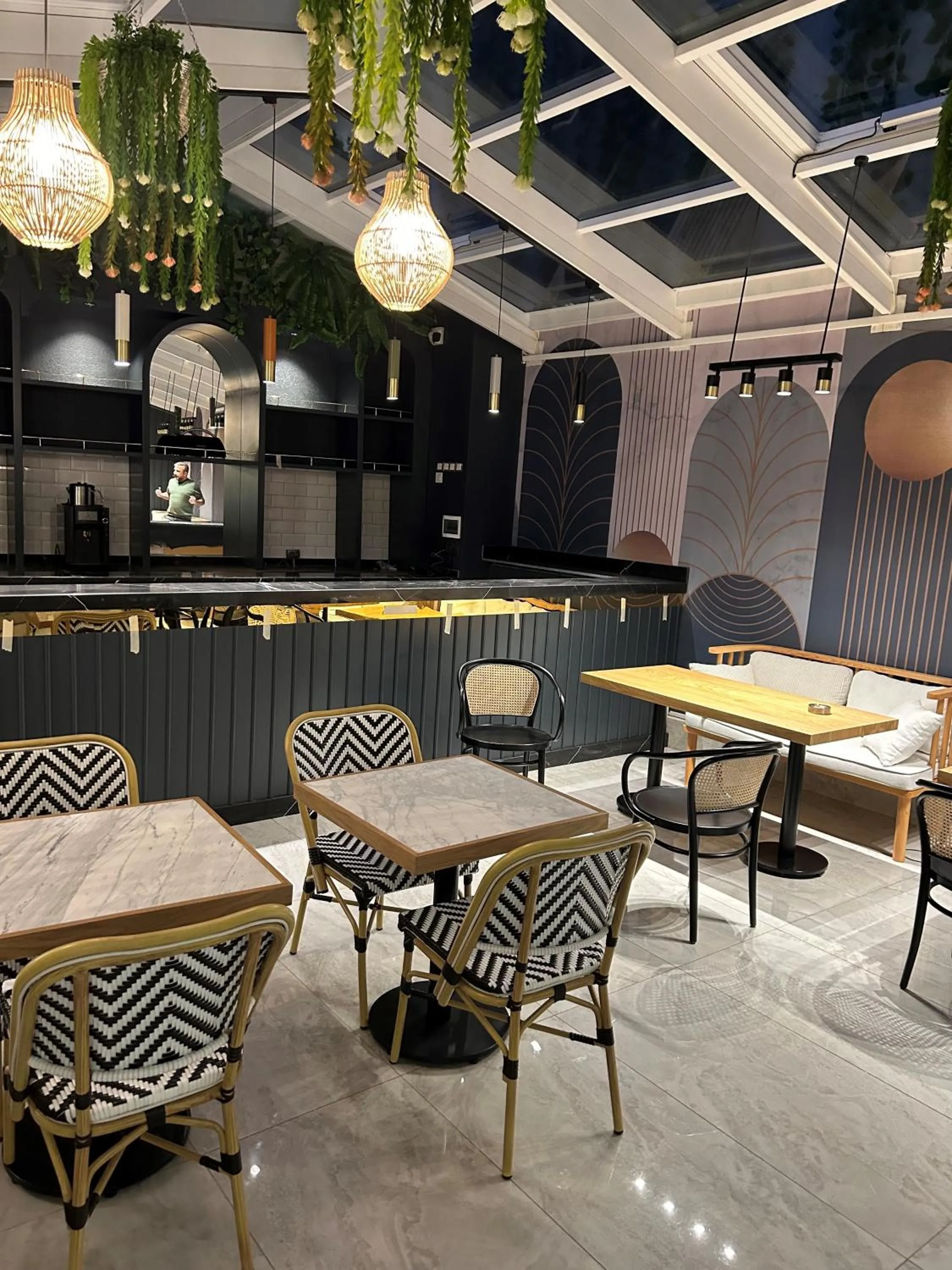 Restaurant/places to eat in Mona Bosphorus Hotel