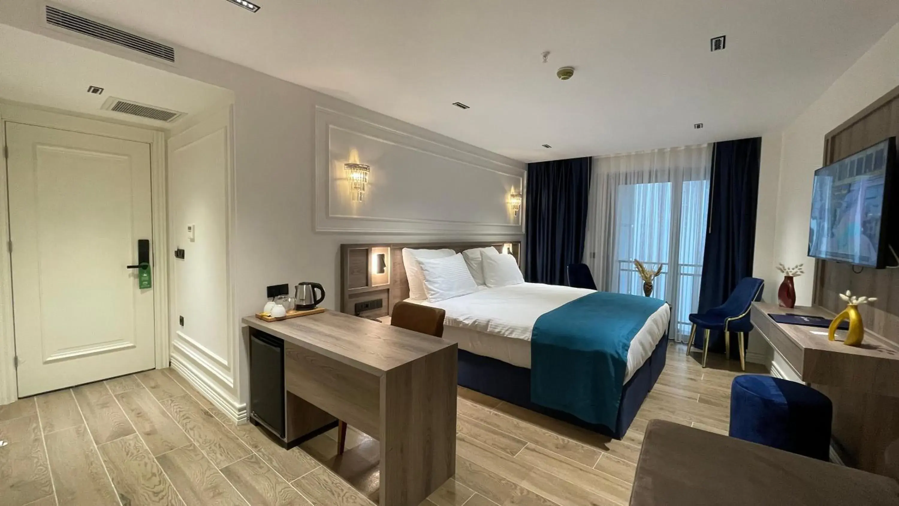 Bed in Mona Bosphorus Bed in Mona Bosphorus