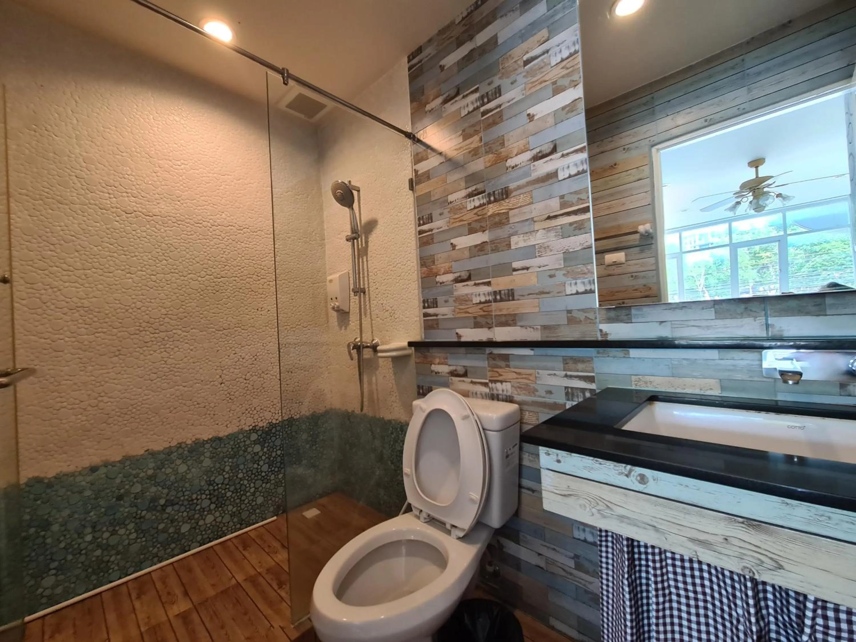 Shower in Vanilla Summer Inn