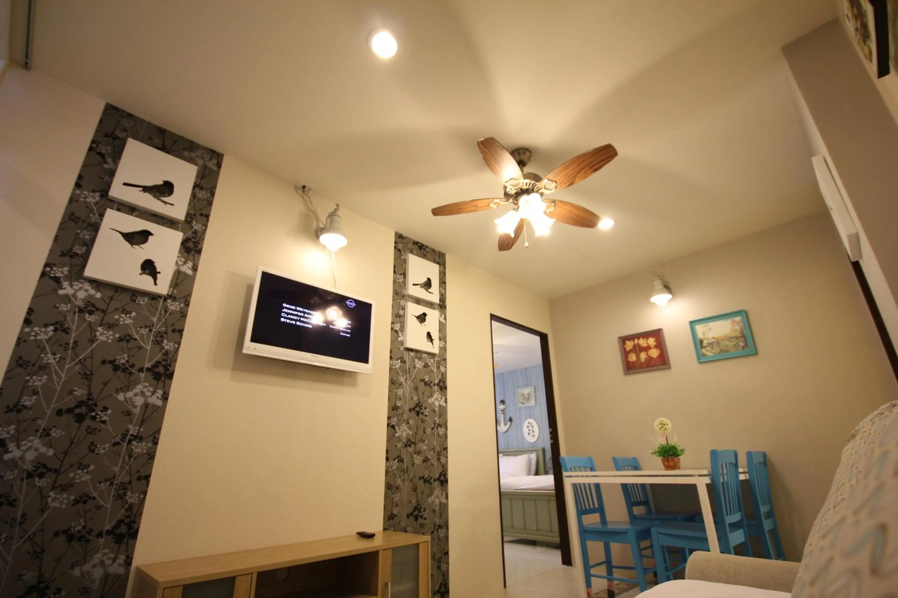 Communal lounge/ TV room in Vanilla Summer Inn