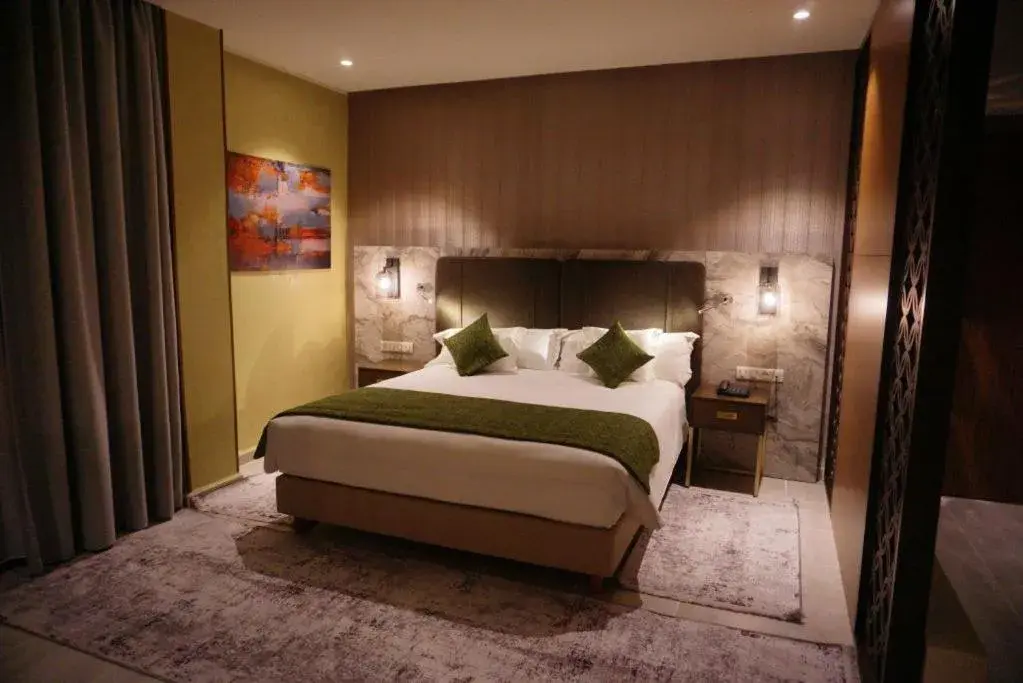 Bed in LYNATEL PALACE Bed in LYNATEL PALACE