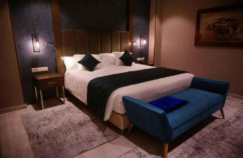 Bed in LYNATEL PALACE