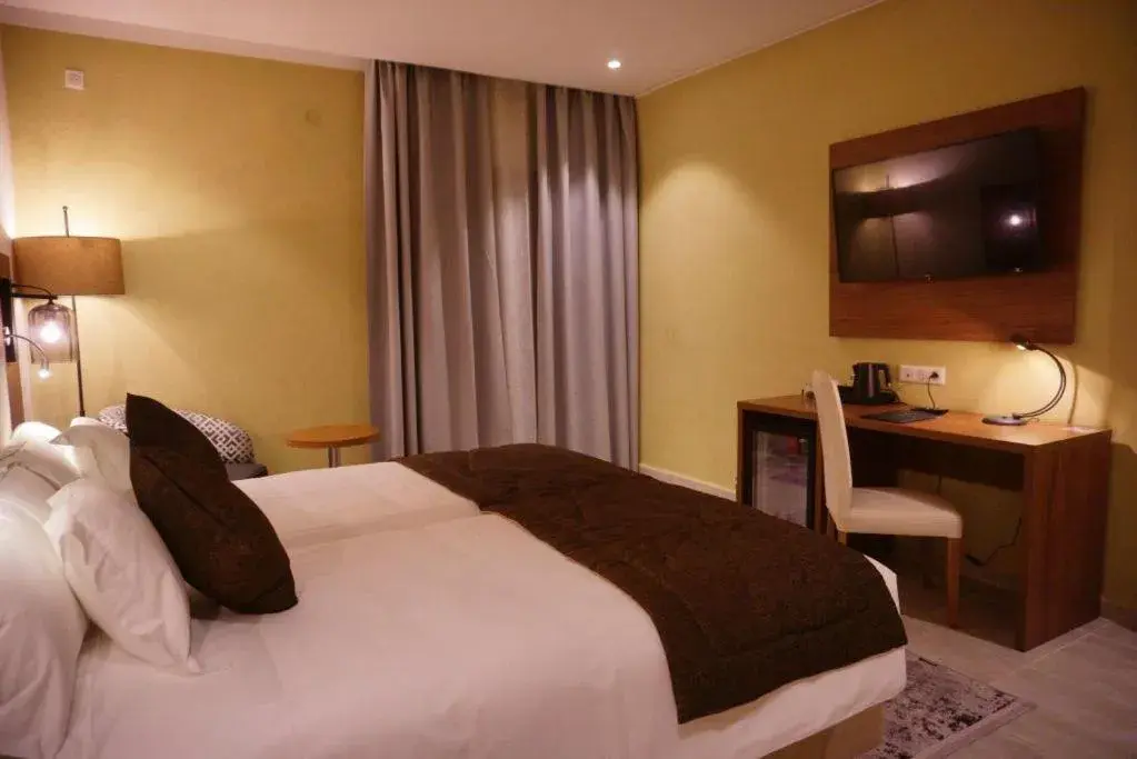 Bed in LYNATEL PALACE Bed in LYNATEL PALACE