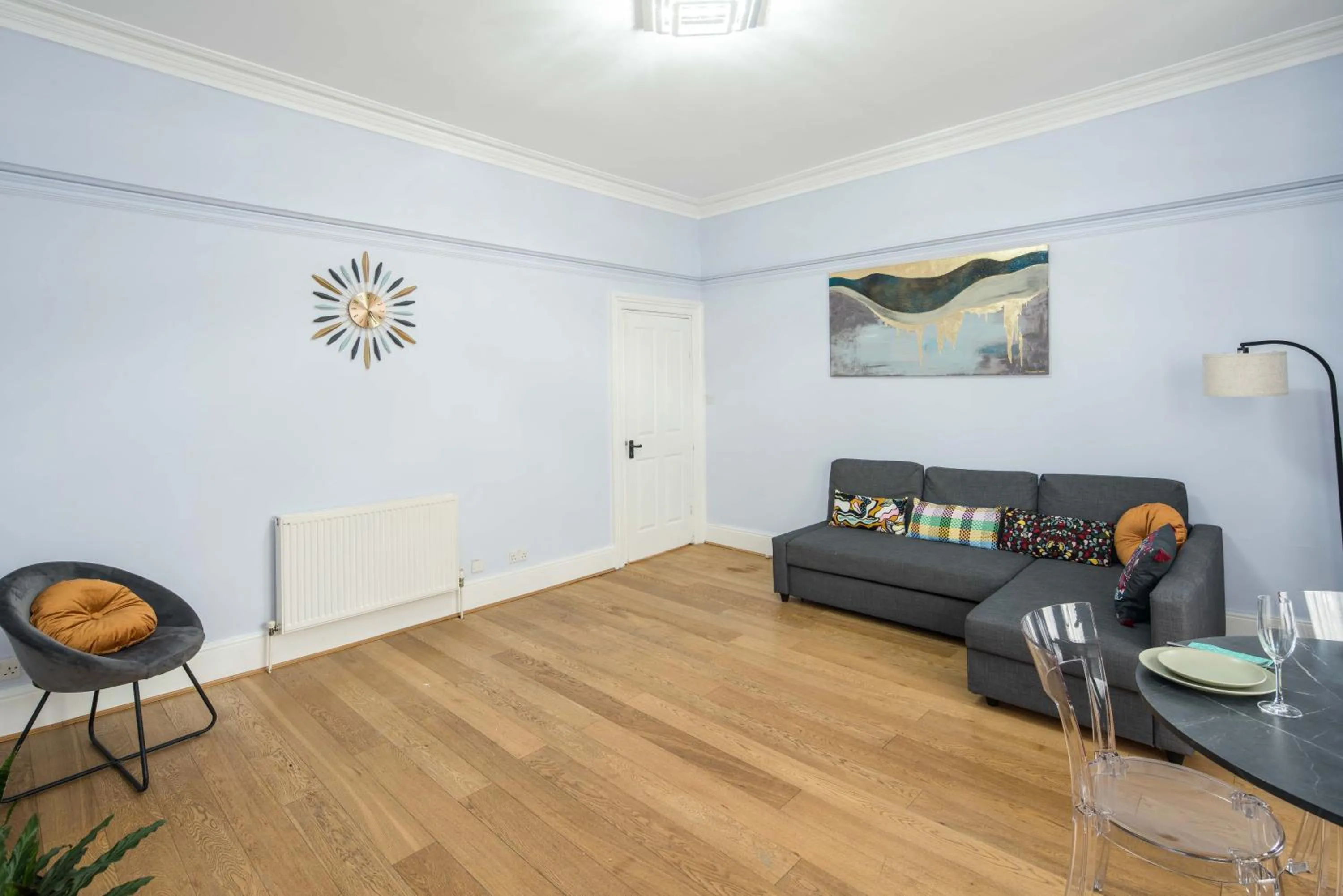 Gloucester Station Gem: 3 Bedroom Oasis