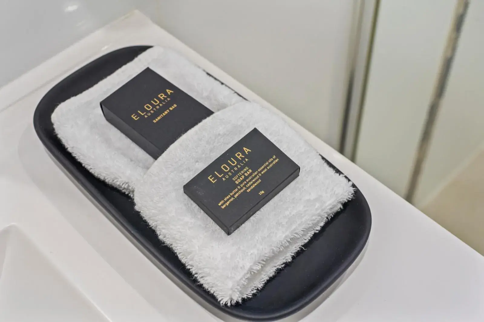 Deluxe Triple Room with Queen and Single Bed in Quality Hotel Robertson Gardens Deluxe Triple Room with Queen and Single Bed in Quality Hotel Robertson Gardens