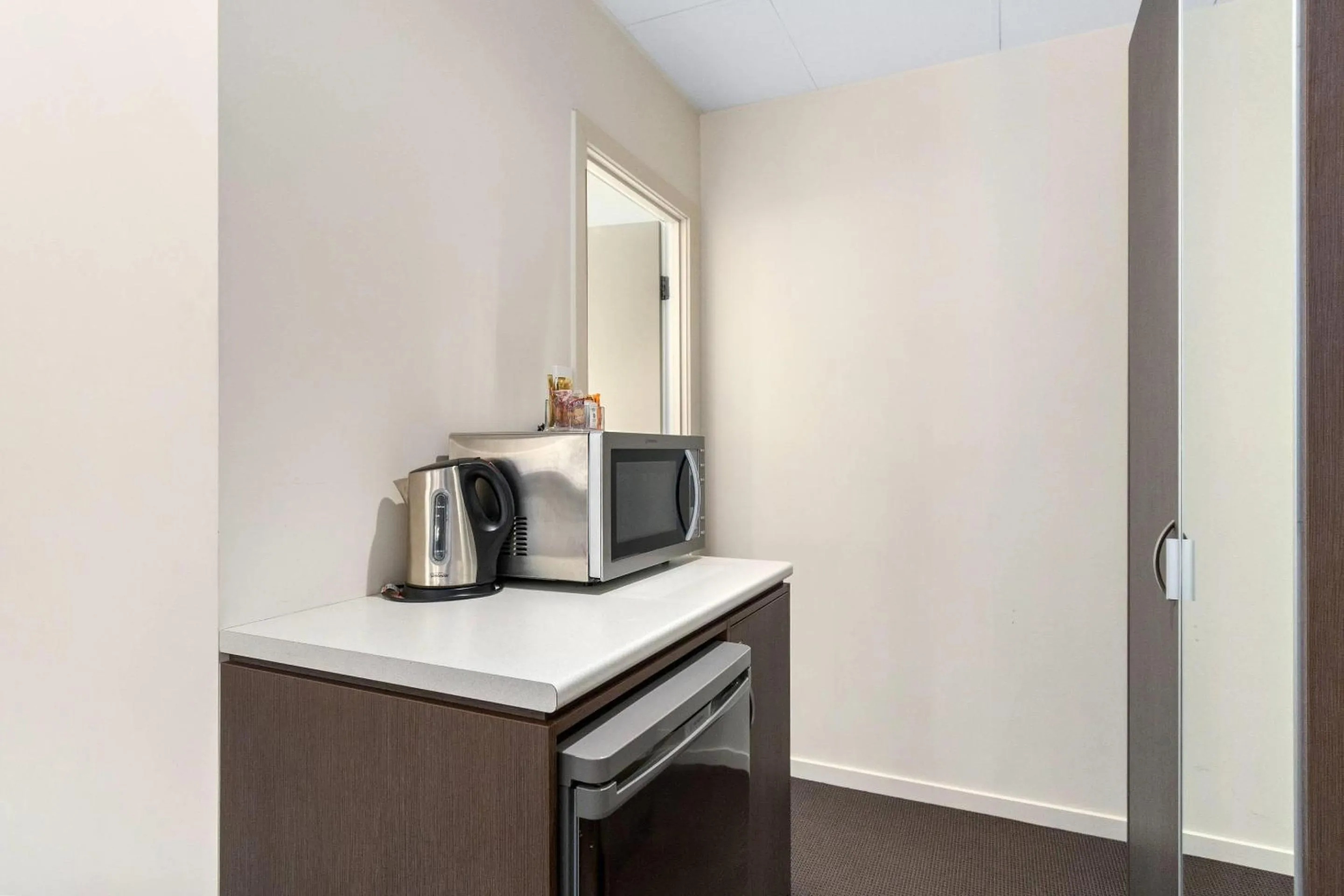 Bedroom in Quality Hotel Robertson Gardens