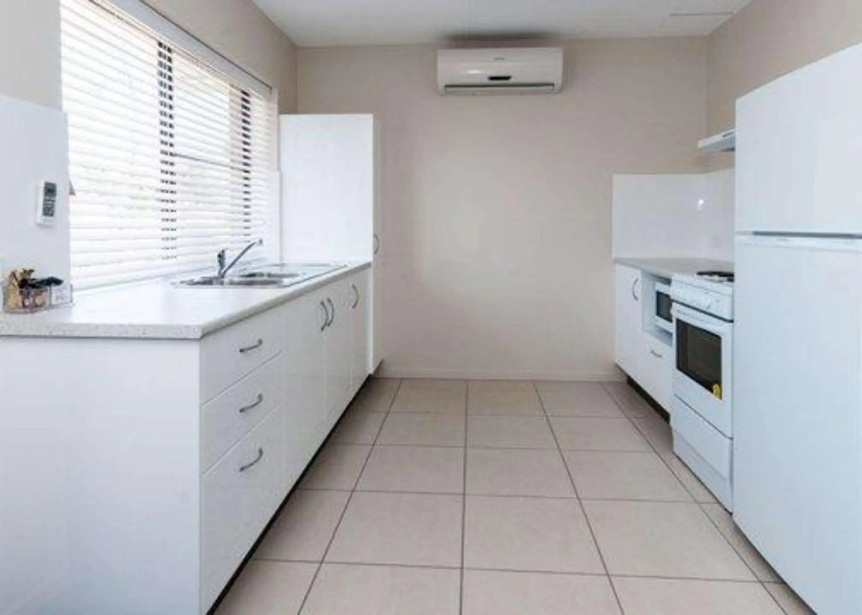 Bedroom, Kitchen/Kitchenette in Quality Hotel Robertson Gardens