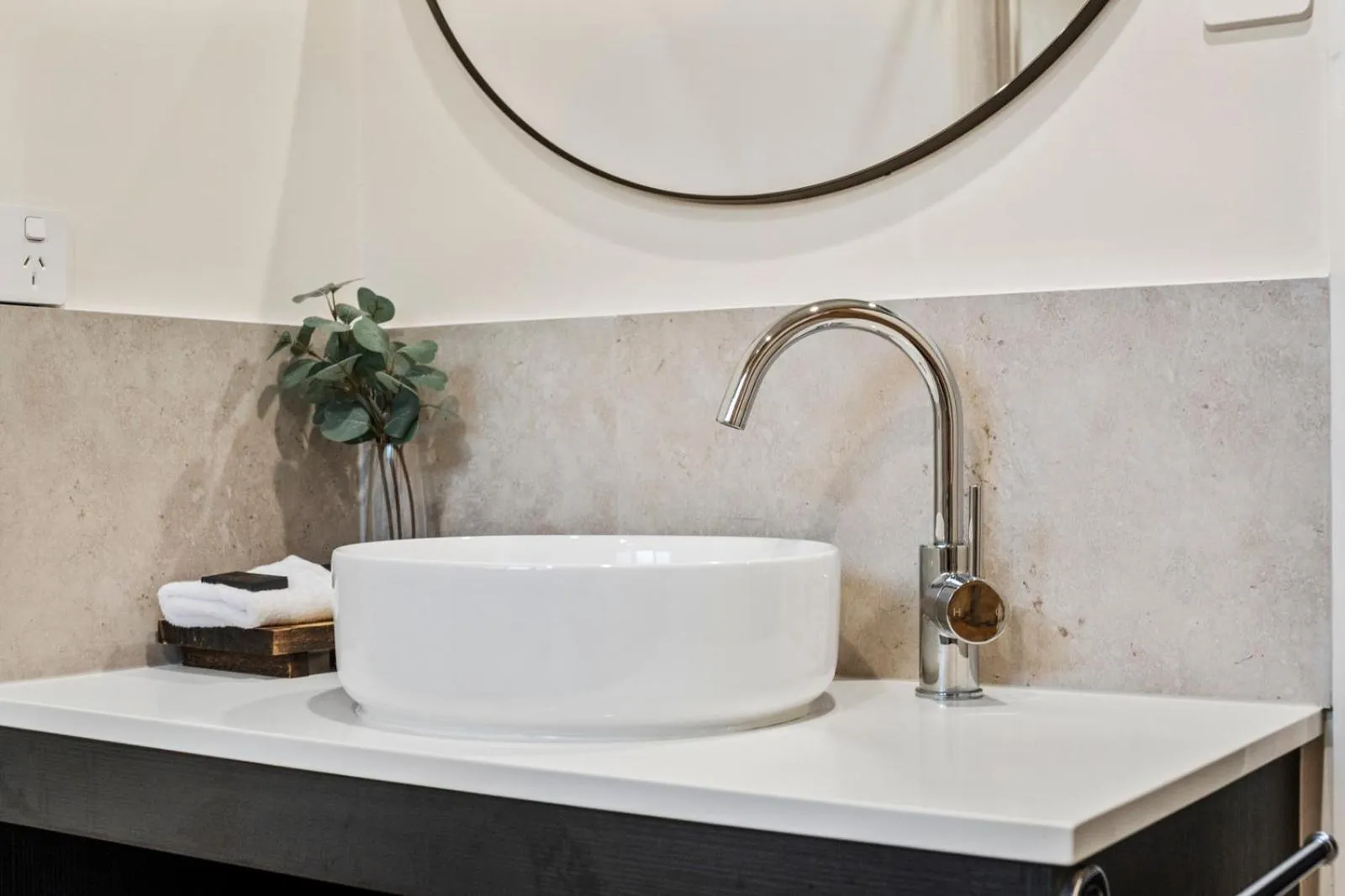 Bathroom in Quality Hotel Robertson Gardens