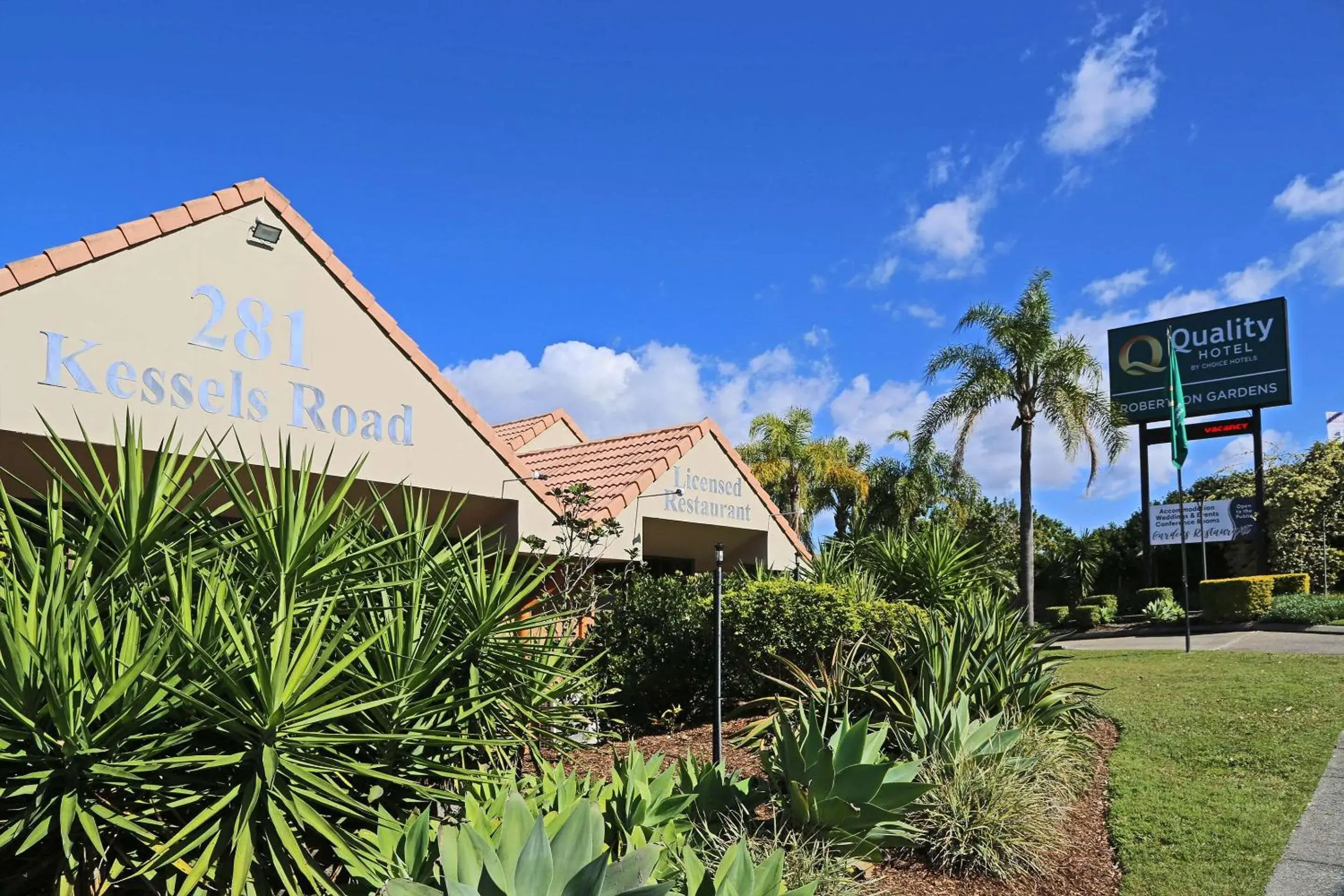 Property Building in Quality Hotel Robertson Gardens