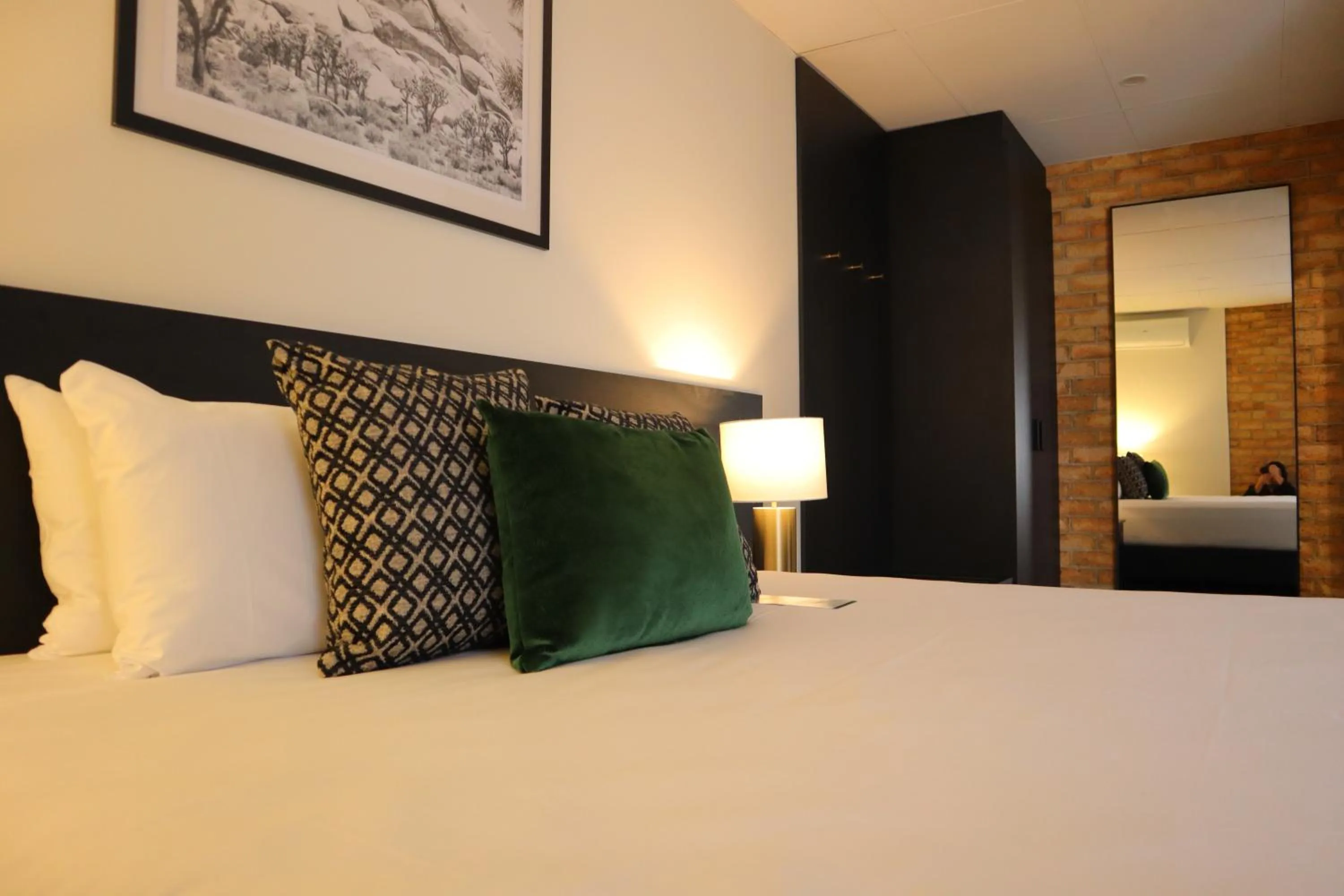 Bed in Quality Hotel Robertson Gardens