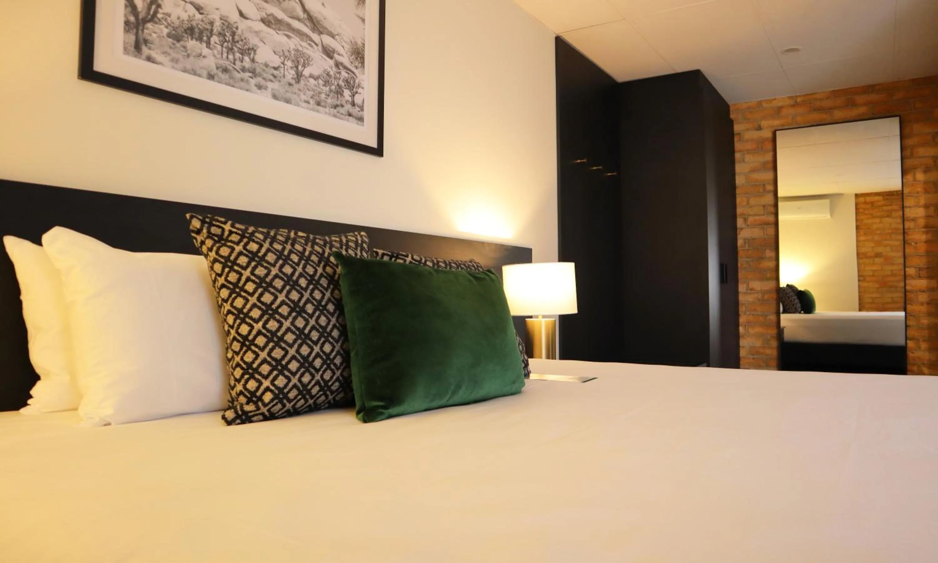 Bed in Quality Hotel Robertson Gardens