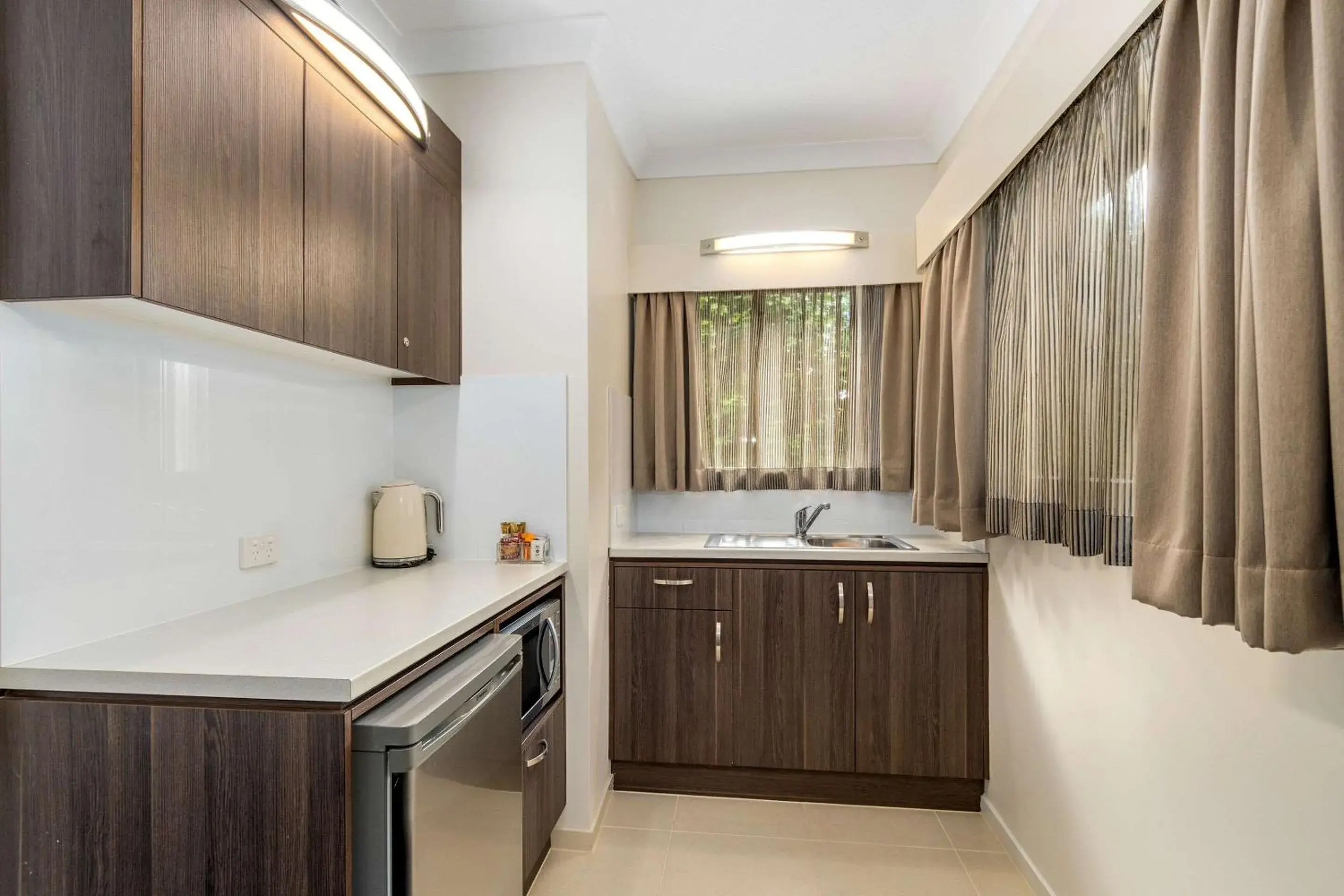 Bedroom, Kitchen/Kitchenette in Quality Hotel Robertson Gardens