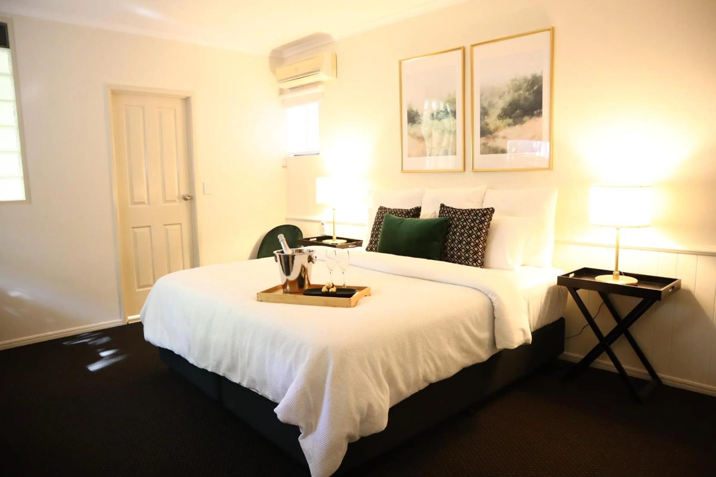 Bed in Quality Hotel Robertson Gardens