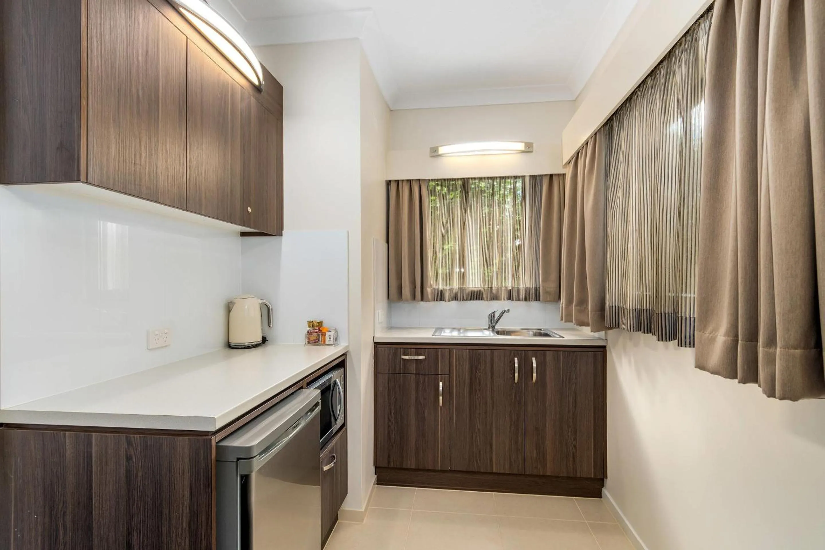 Bedroom in Quality Hotel Robertson Gardens