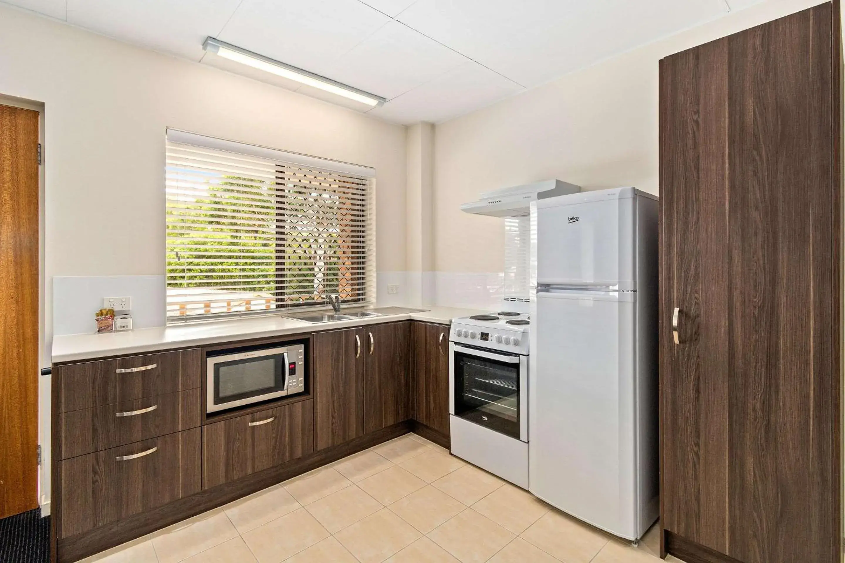 Bedroom, Kitchen/Kitchenette in Quality Hotel Robertson Gardens