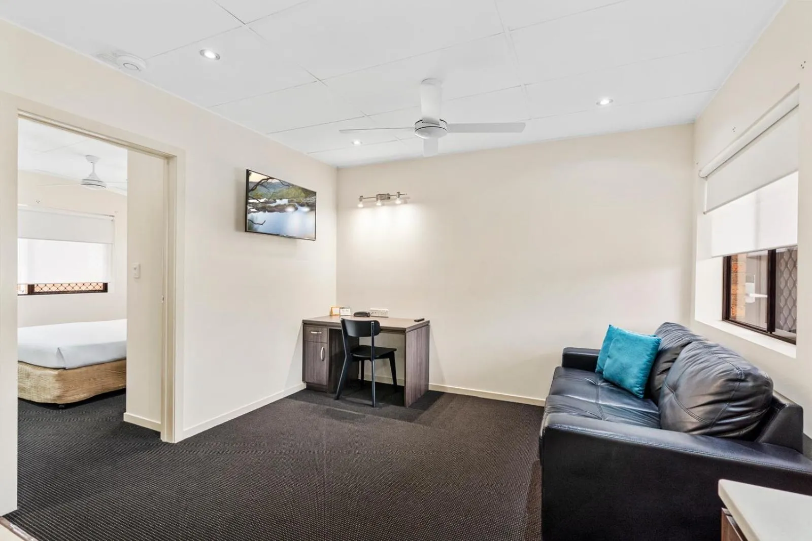 Bed in Quality Hotel Robertson Gardens