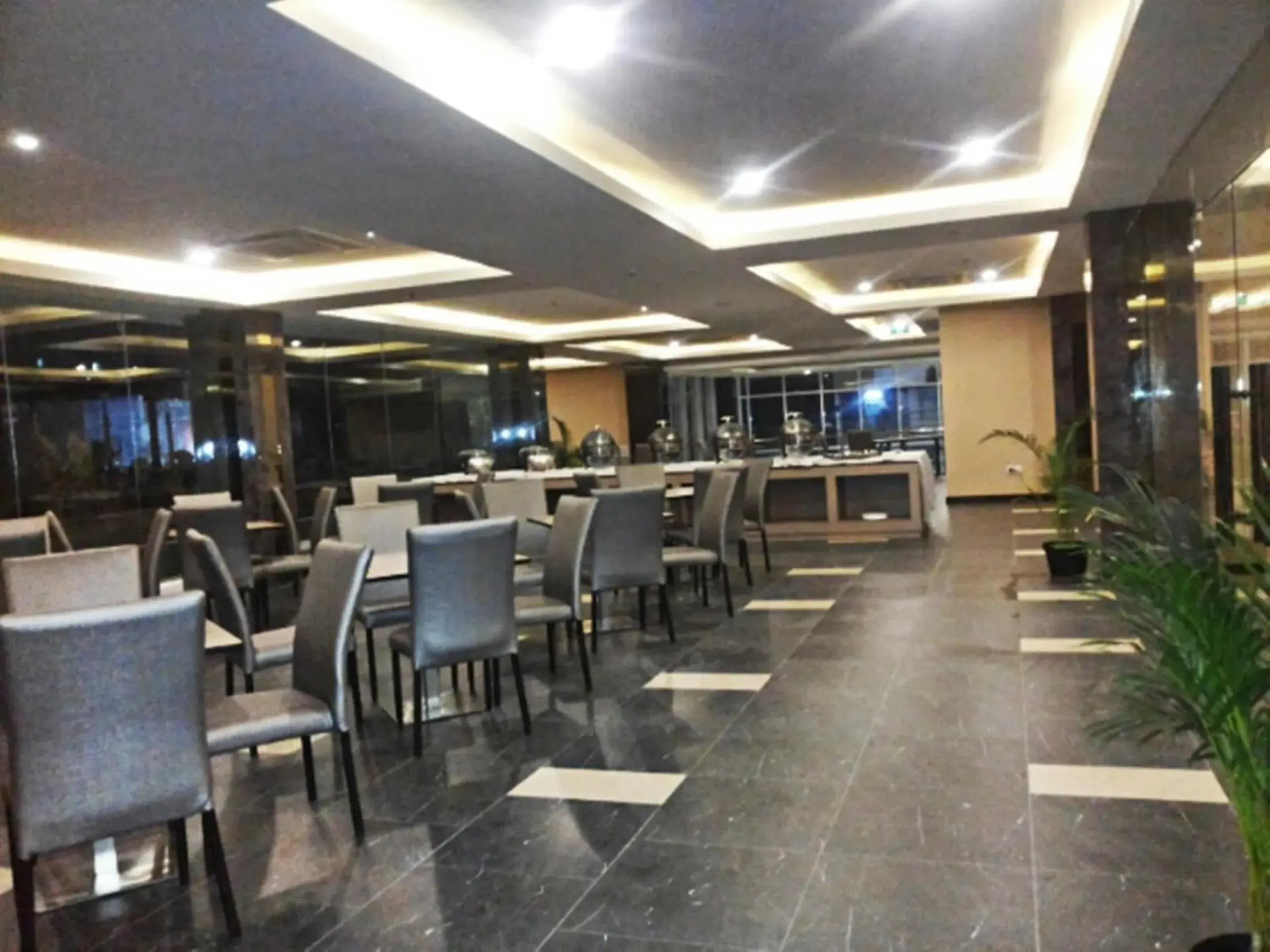 Restaurant/places to eat in Serela Waringin by KAGUM Hotels Restaurant/places to eat in Serela Waringin by KAGUM Hotels