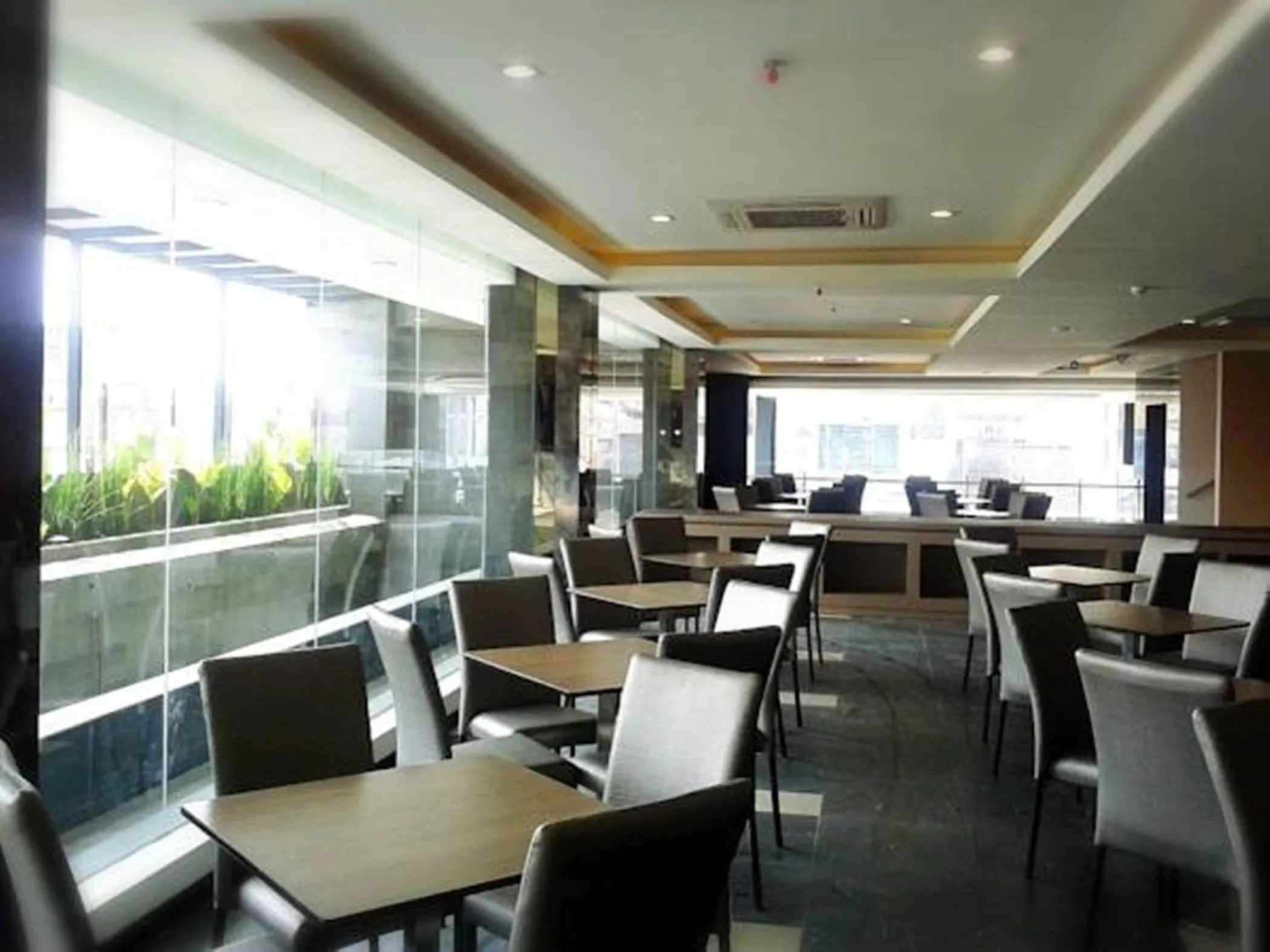 Restaurant/places to eat in Serela Waringin by KAGUM Hotels