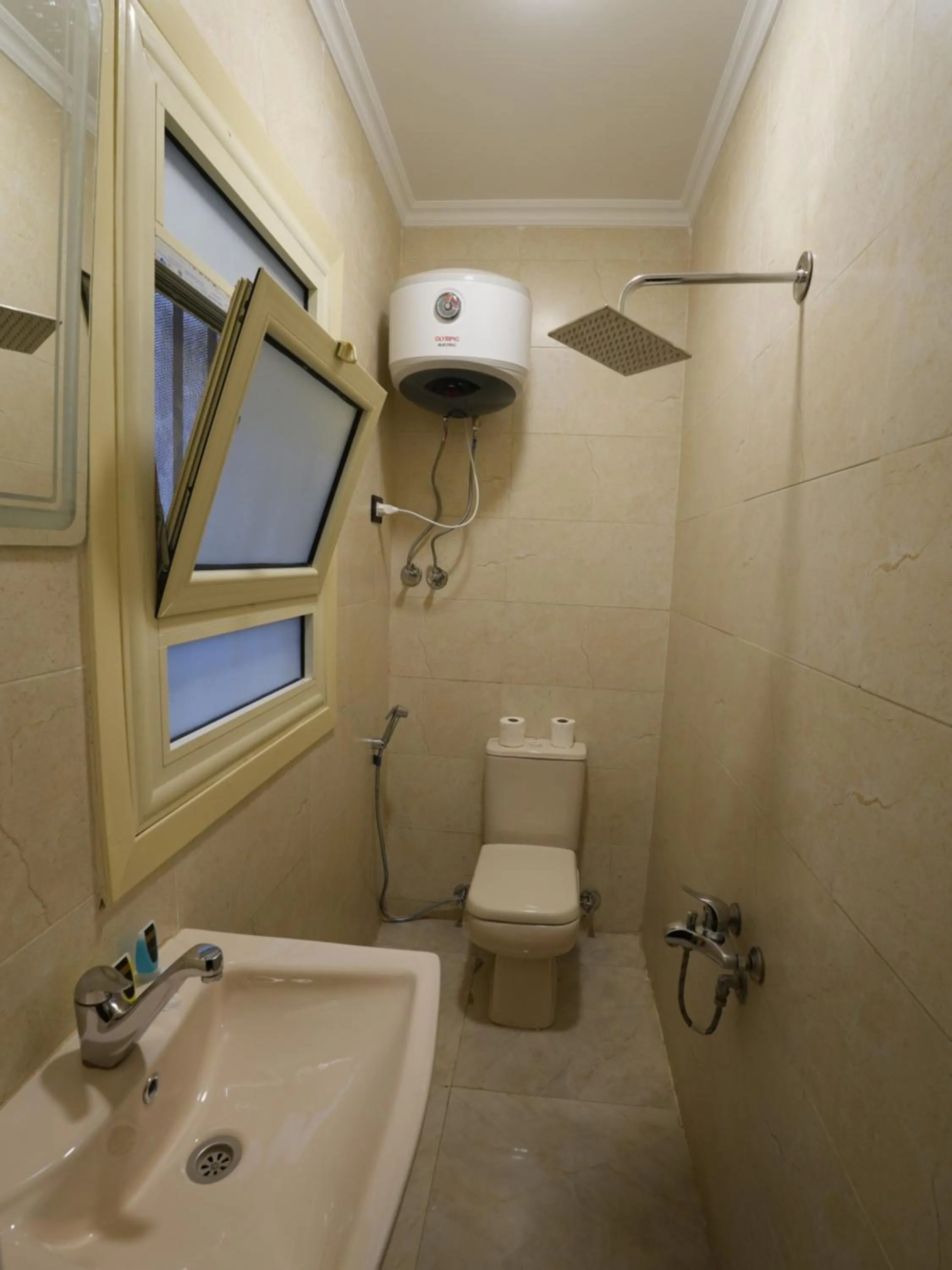 Shower in Montana Hotel