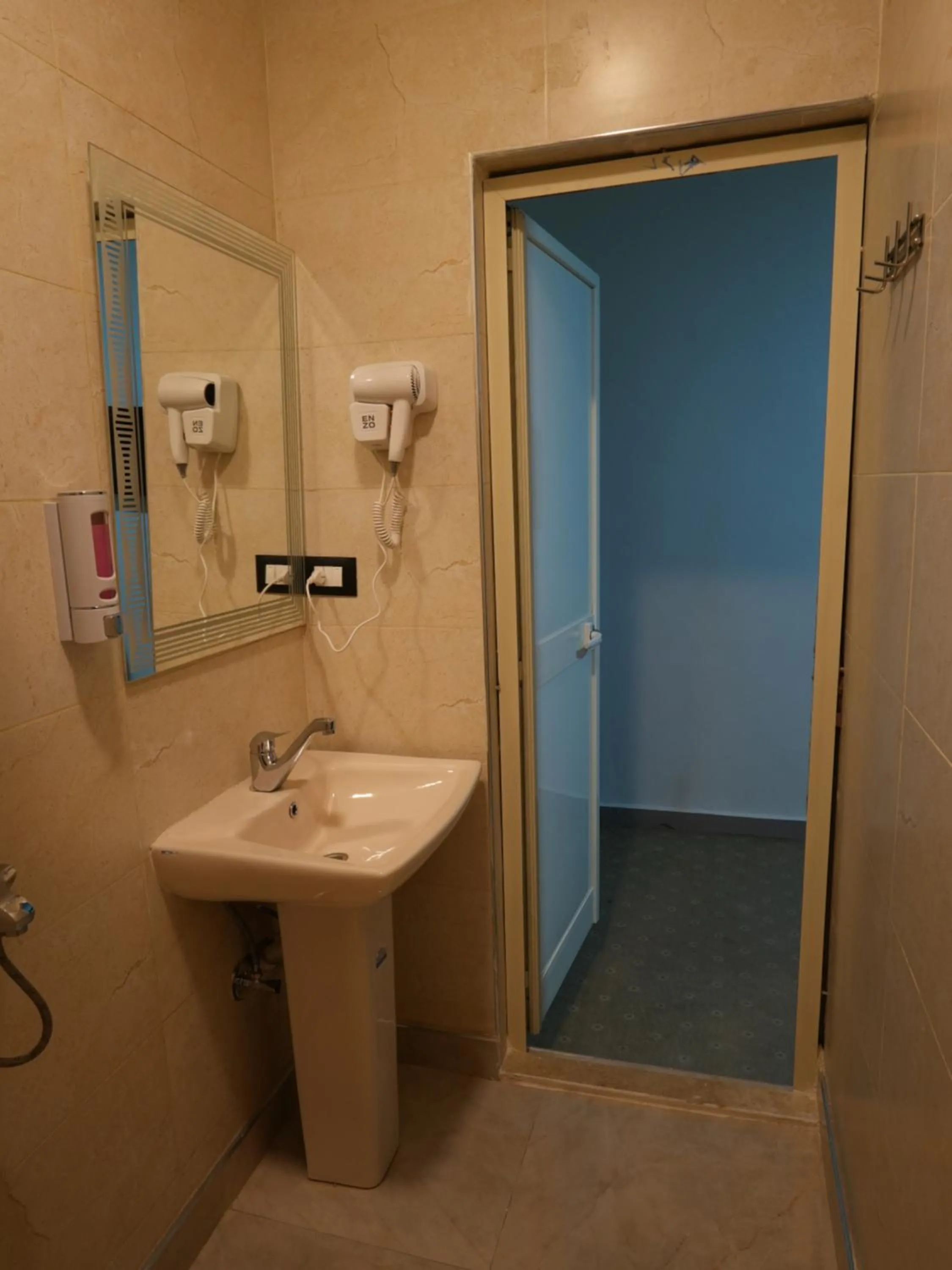 Shower in Montana Hotel