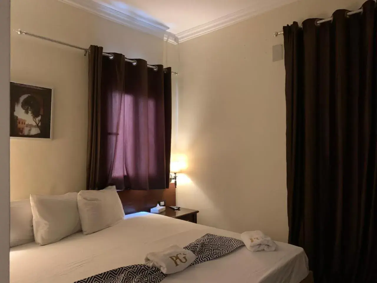 Bedroom, Bed in Montana Hotel Bedroom, Bed in Montana Hotel