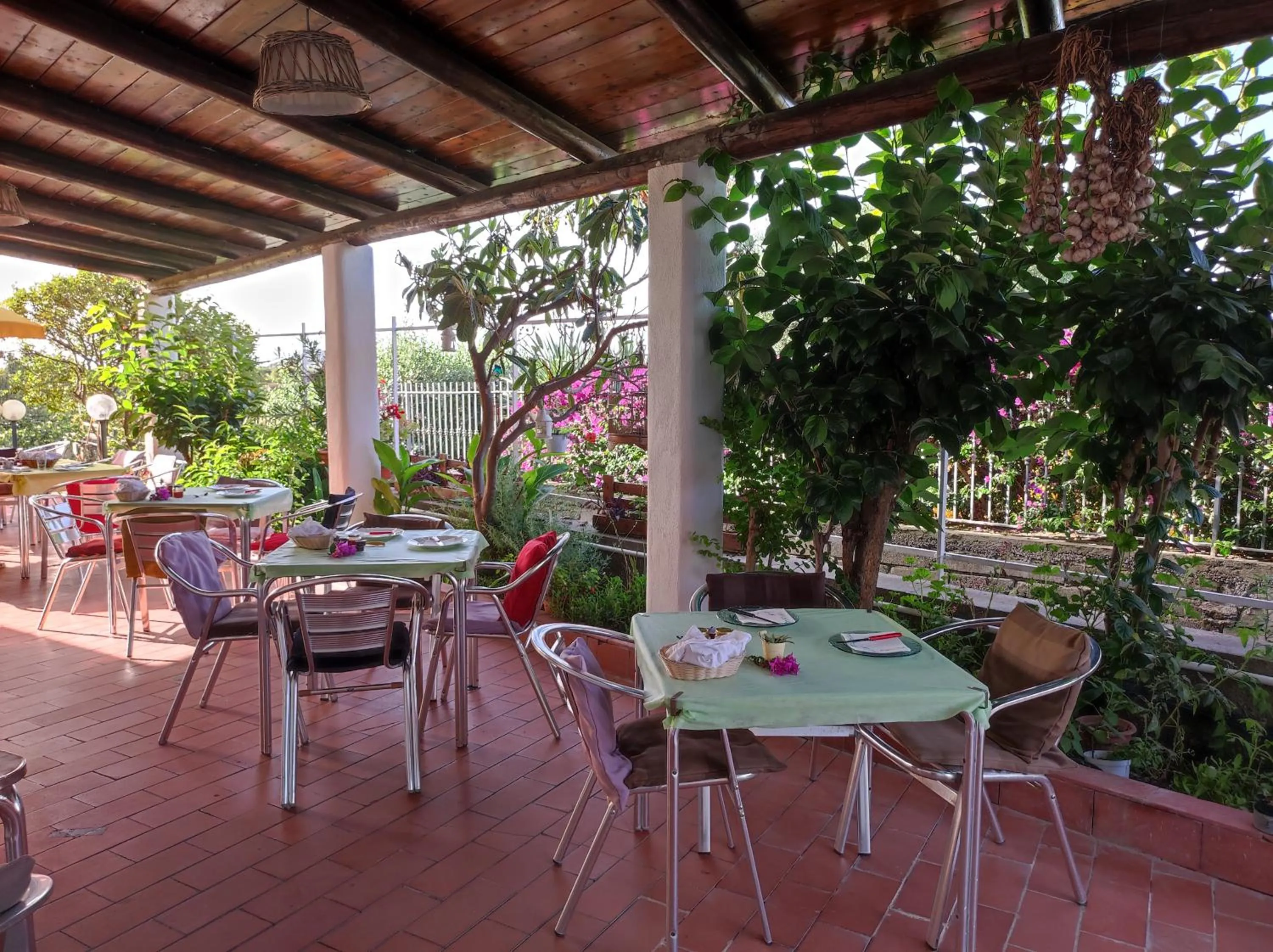 Restaurant/places to eat in Hotel Villa Bernardina