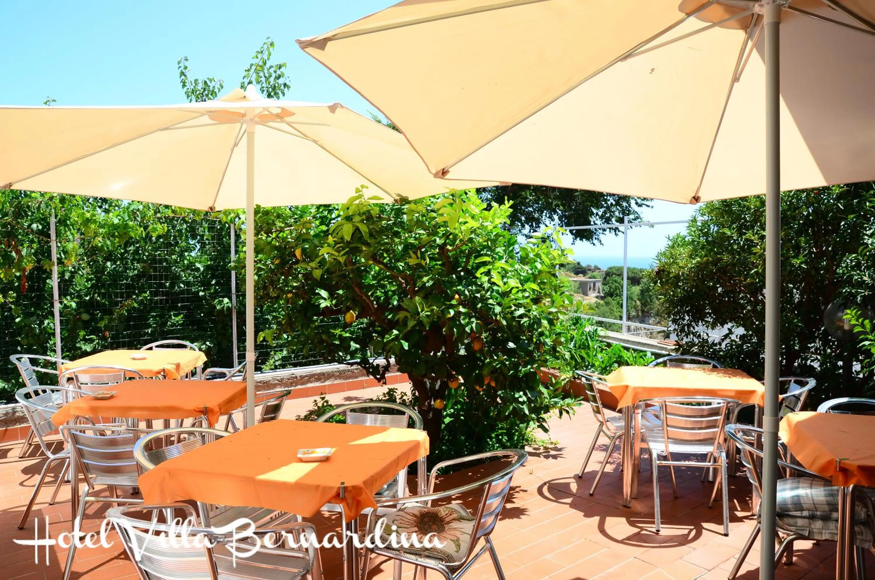 Restaurant/places to eat in Hotel Villa Bernardina