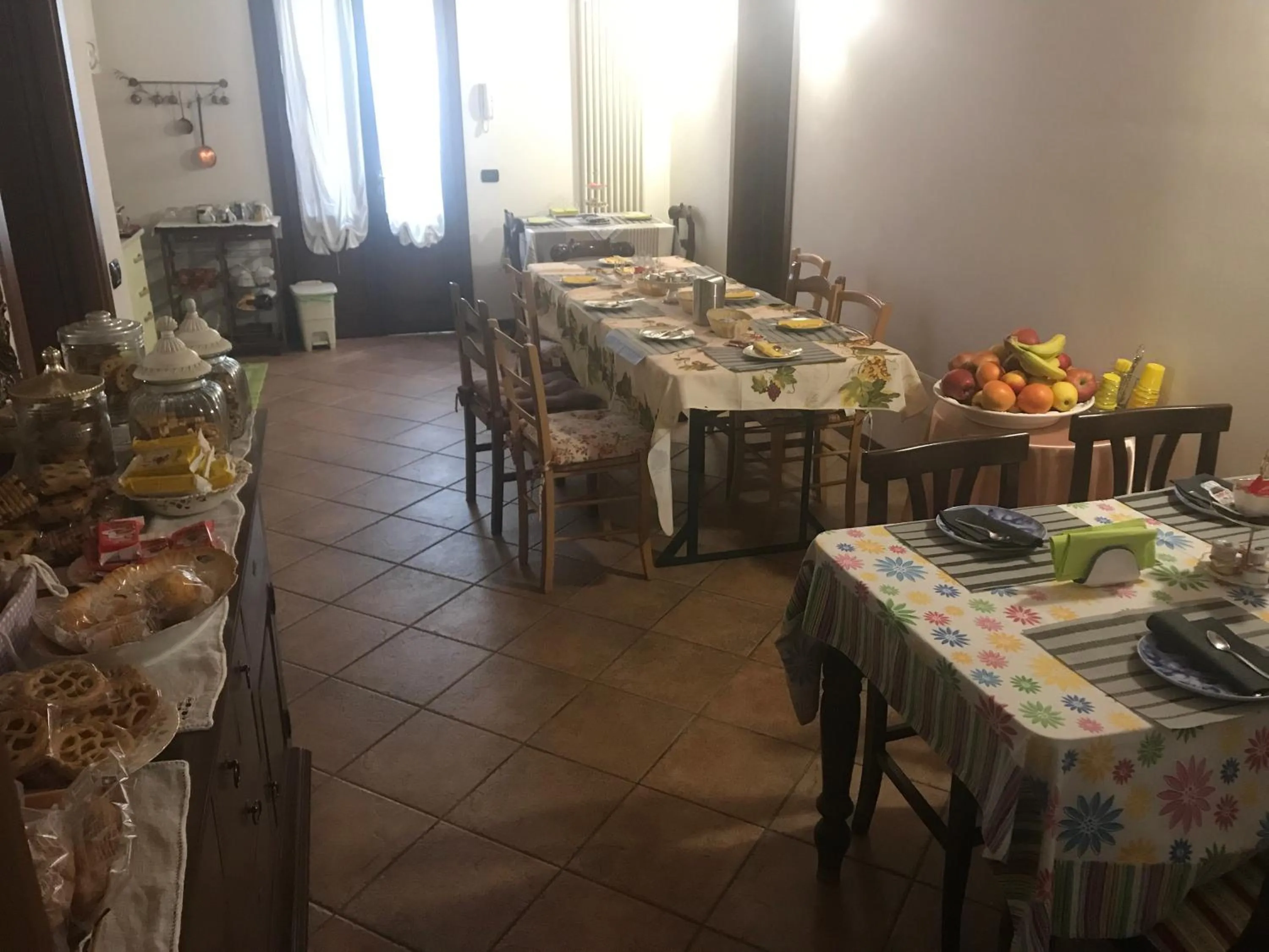 Communal kitchen in B&B Simona