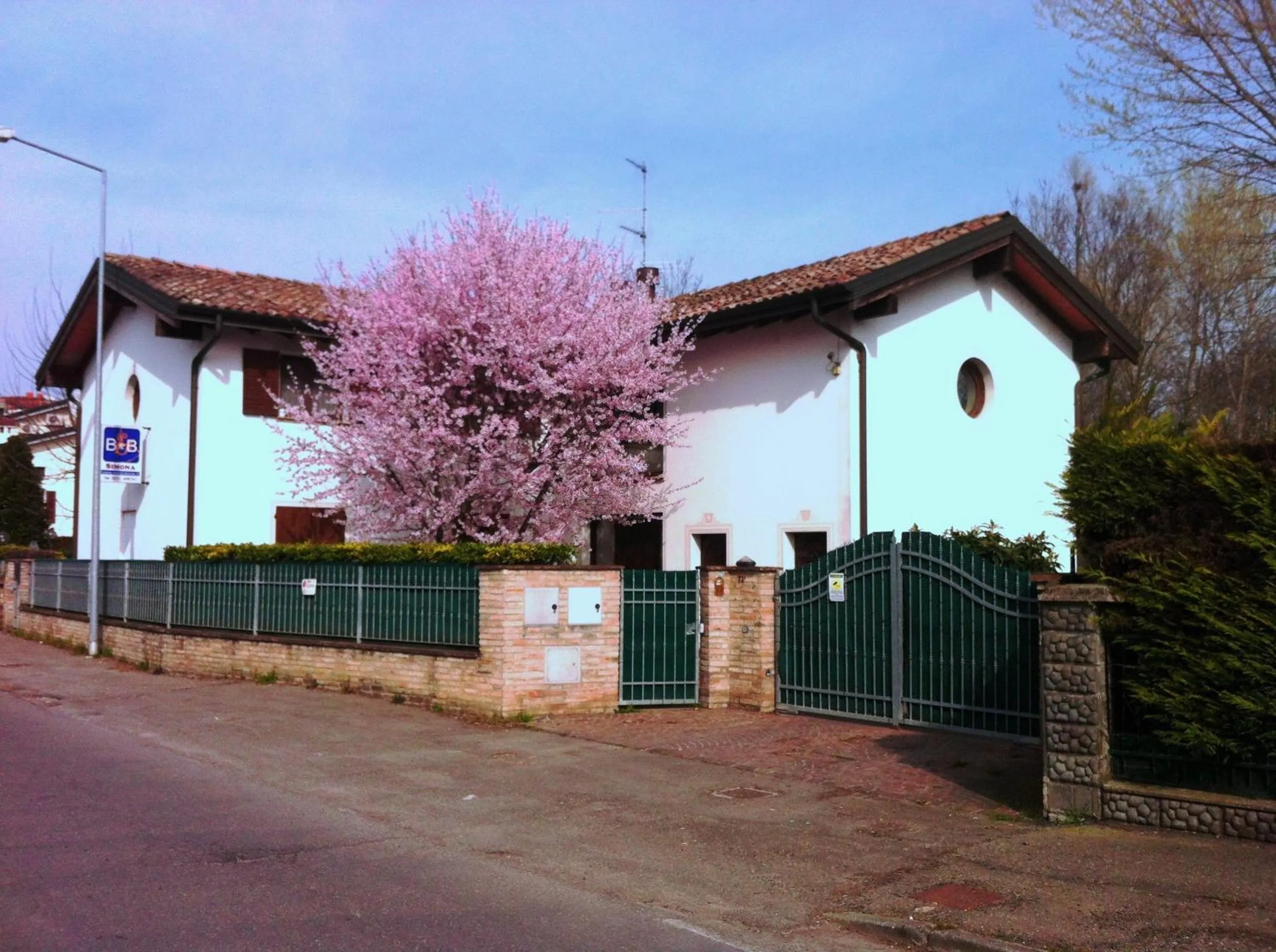 Facade/entrance in B&B Simona