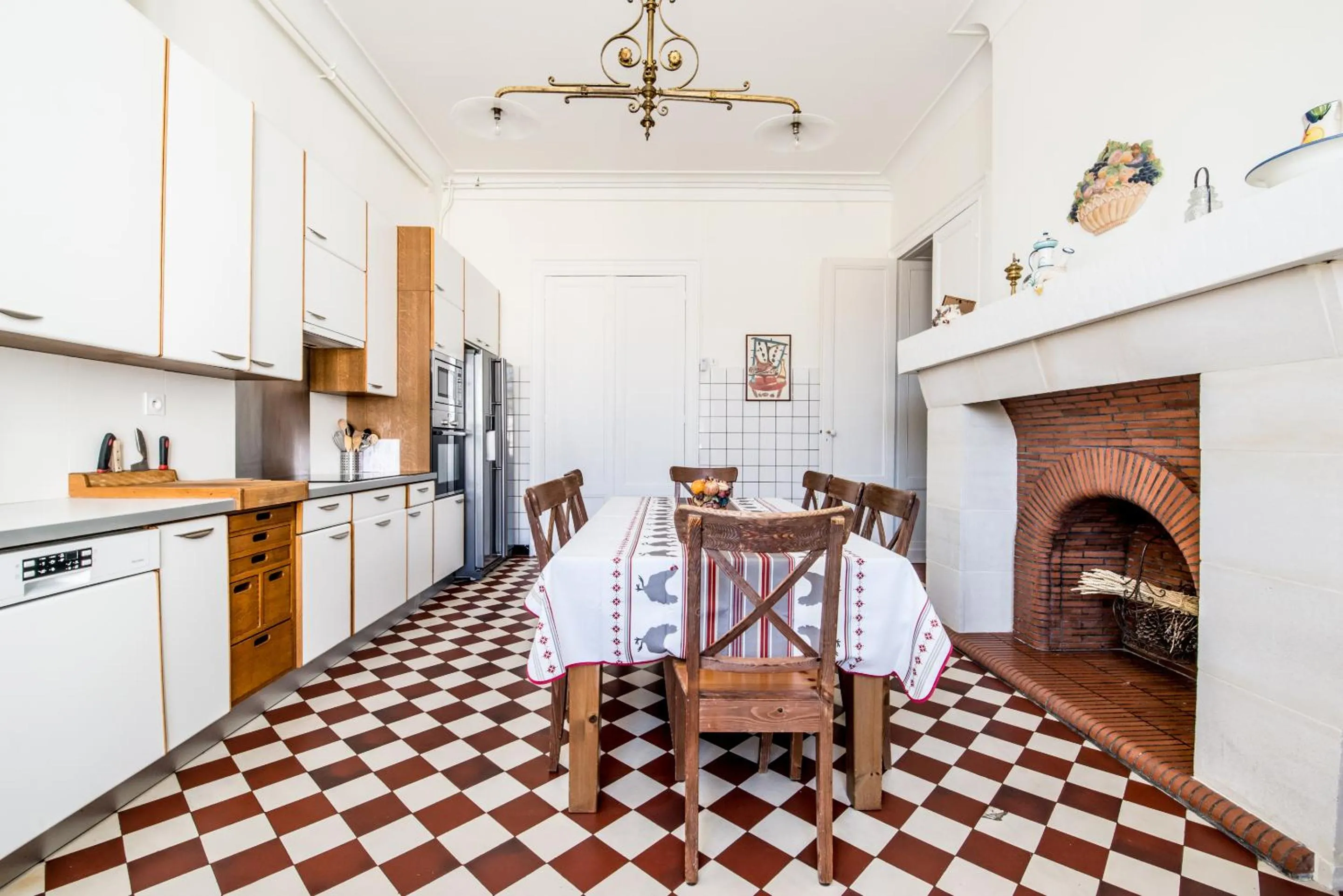 Kitchen or kitchenette in Gîte Château de Seguin