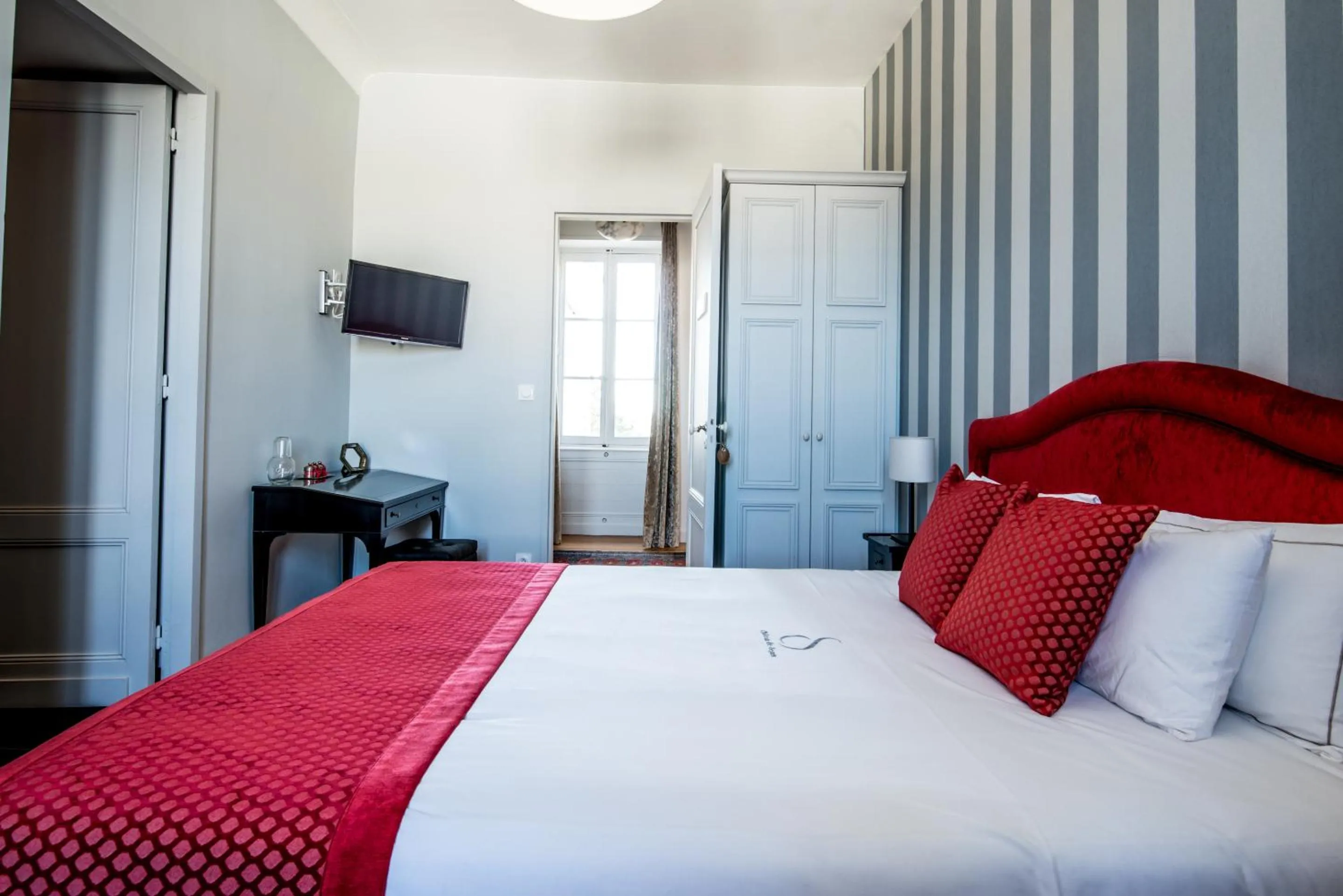 Bedroom, Bed in Gîte Château de Seguin