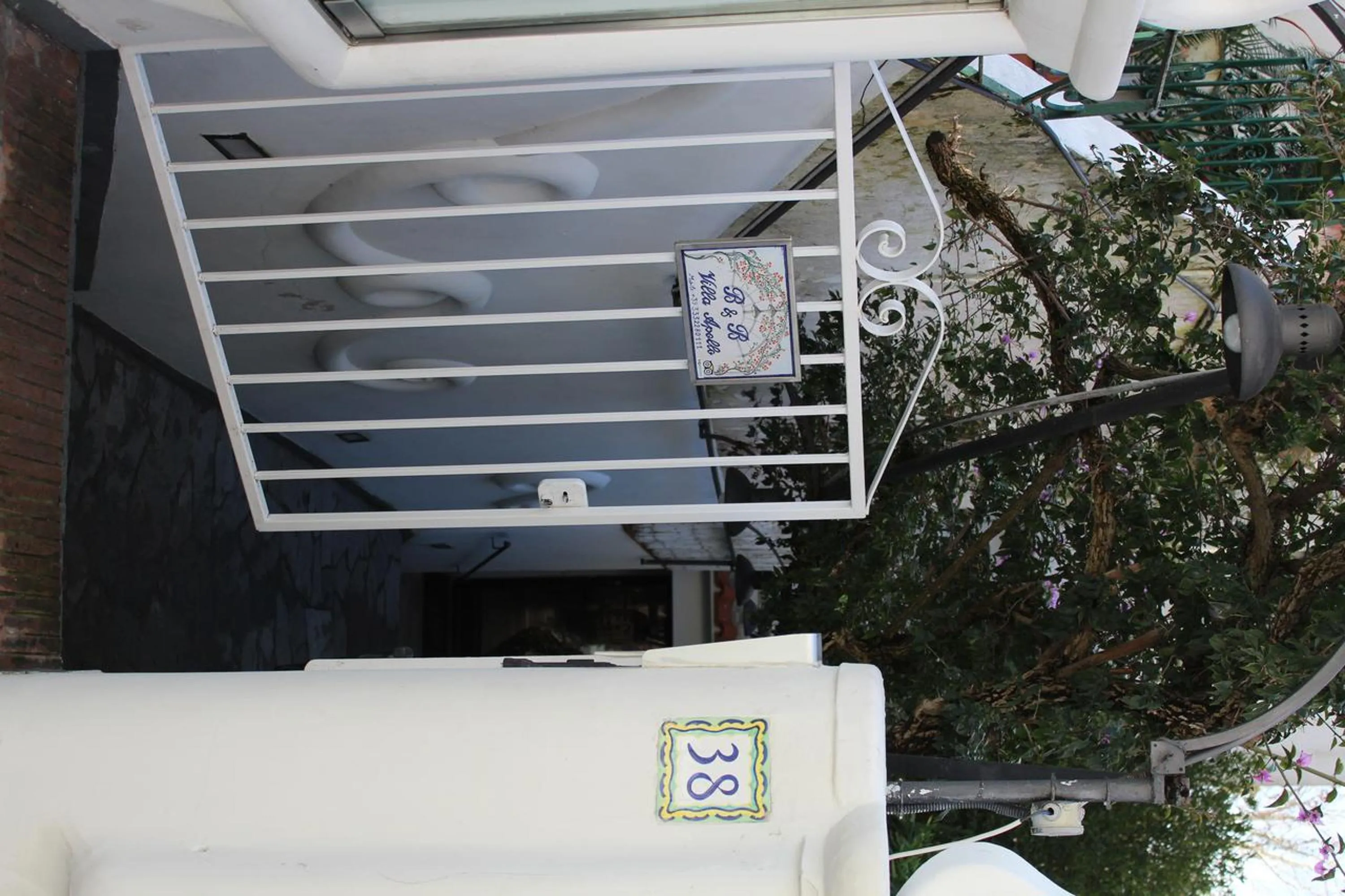 Facade/entrance in Villa Apollo B&B