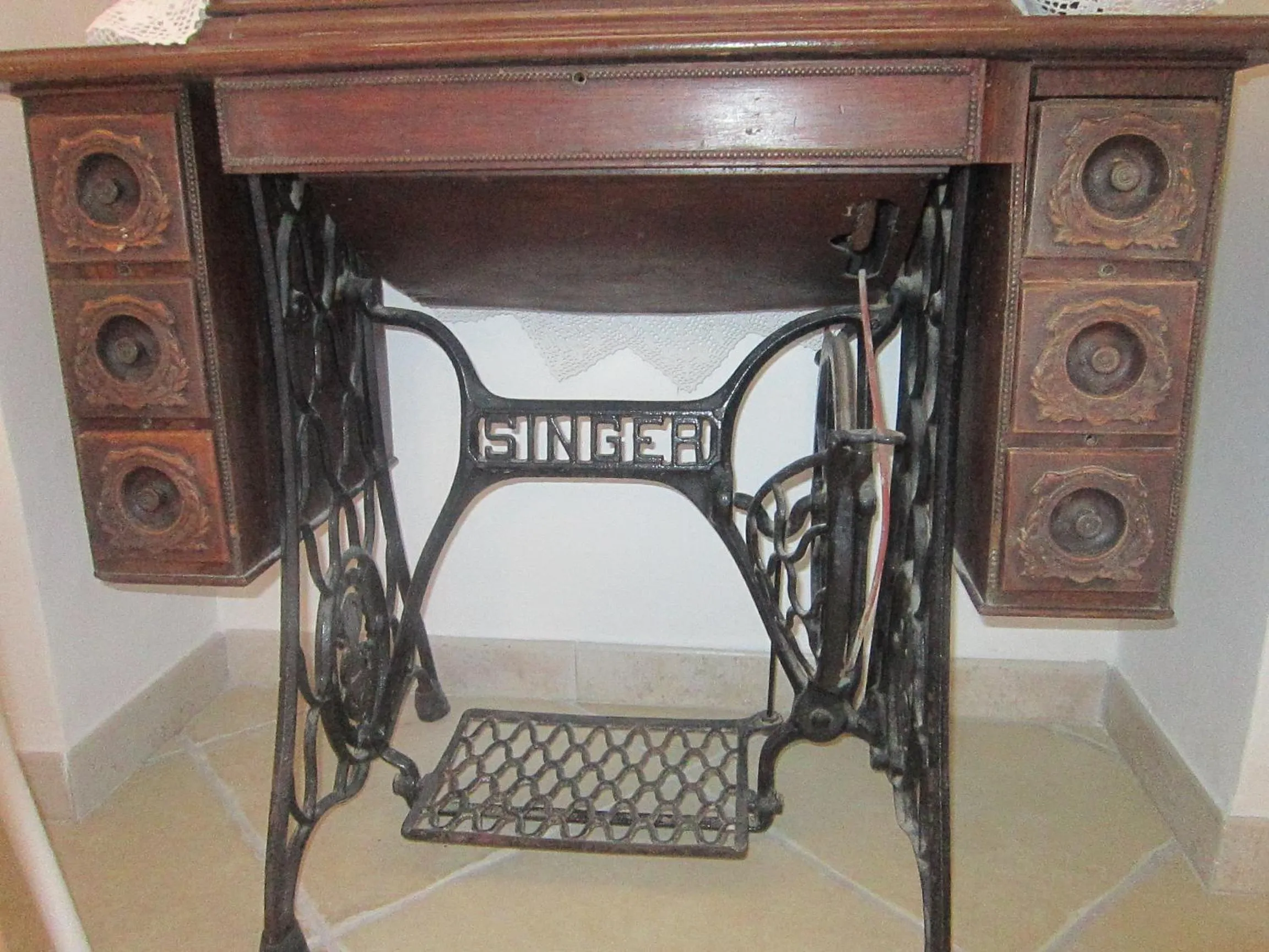 Decorative detail in Villa Apollo B&B