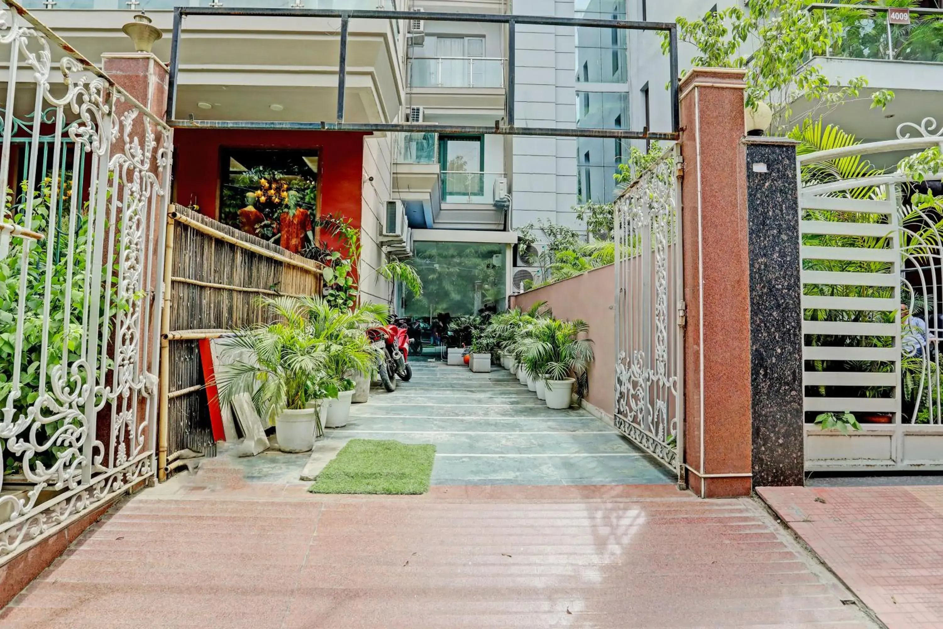 Property building in Roswell Inn Property building in Roswell Inn